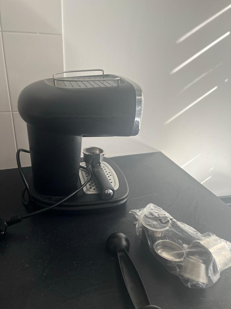 Nespresso Tomado Koffiezetapparaat - Werkt nog prima, Gebruikt, Espresso apparaat, Ophalen of Verzenden, 1 kopje