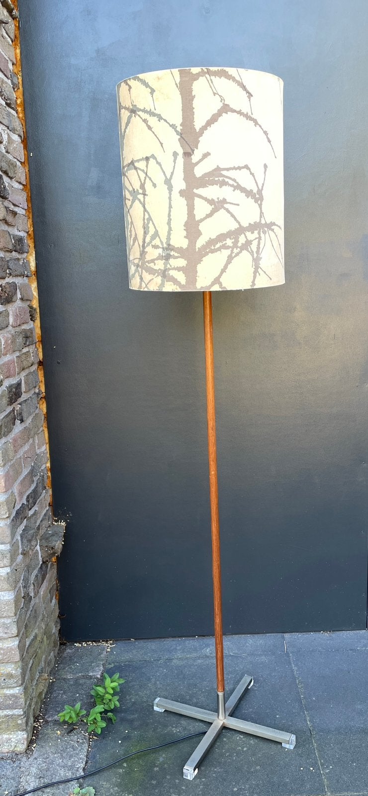 Staande lamp met hout fineer vloerlamp schemerlamp vintage, Ophalen, Gebruikt, E27 (groot), Hout