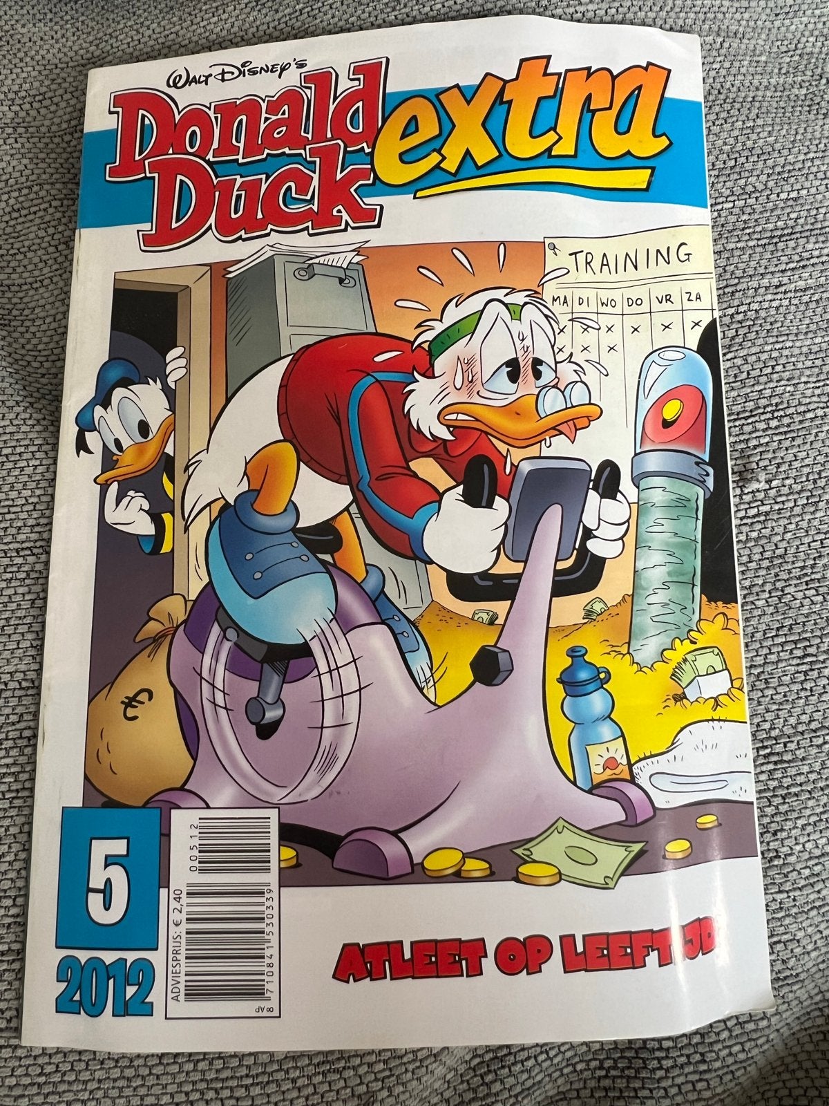 Donald Duck Extra 5 - 2012 - Atleet op leeftijd, Eén stripboek, Ophalen of Verzenden, Gelezen