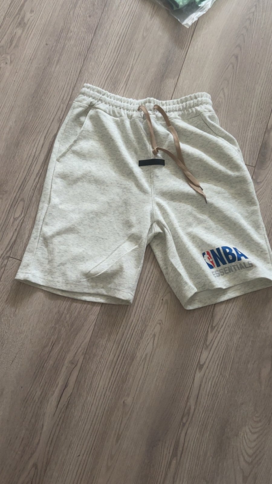 NBA Essentials Fear of God Shorts - Grijs, Maat 48/50 (M), Ophalen of Verzenden, Zo goed als nieuw, Grijs