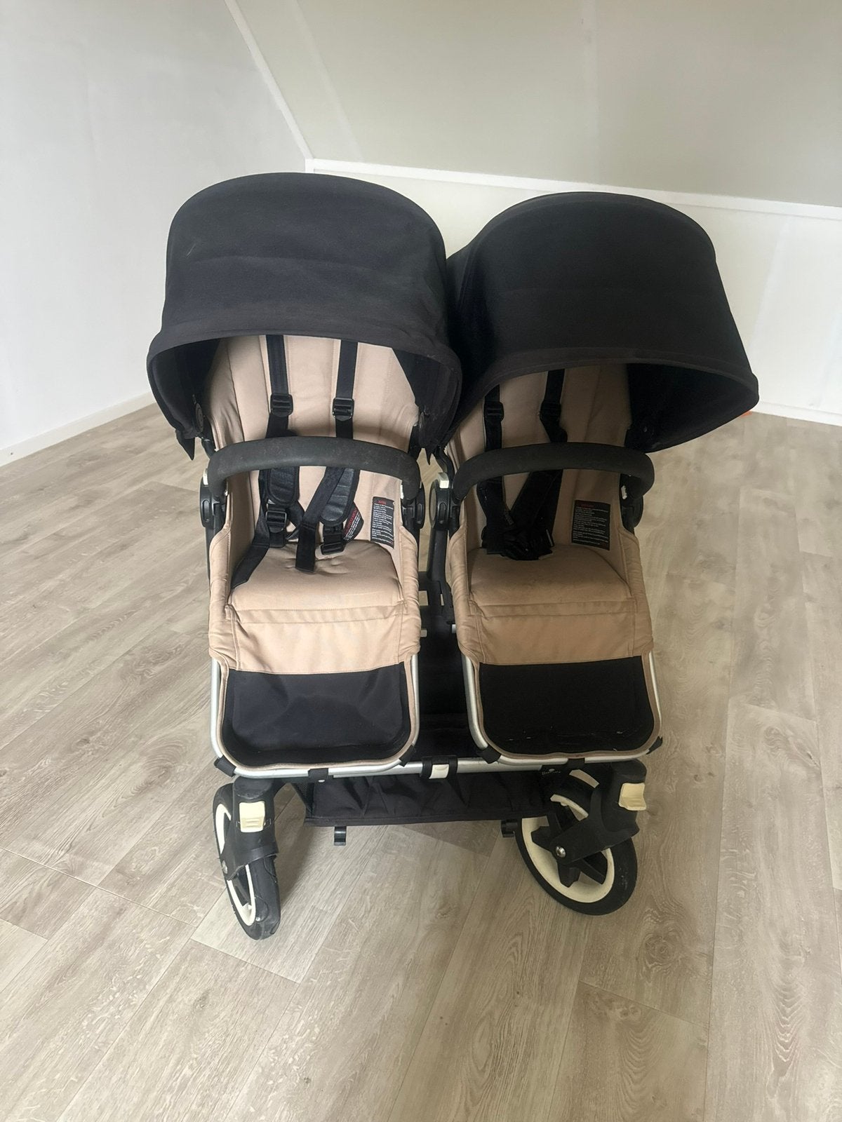 Bugaboo tweeling wagen met nieuw kappenset, Kinderen en Baby's, Tweelingen en Meerlingen, Ophalen, Gebruikt, Kinderwagen of Buggy