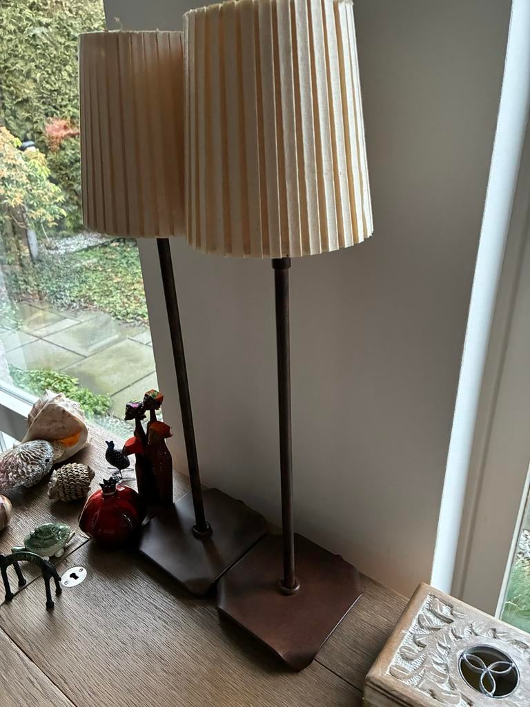 Set van 2 tafellampen met geplooide kap, Ophalen of Verzenden, Gebruikt, Metaal, 100 tot 150 cm