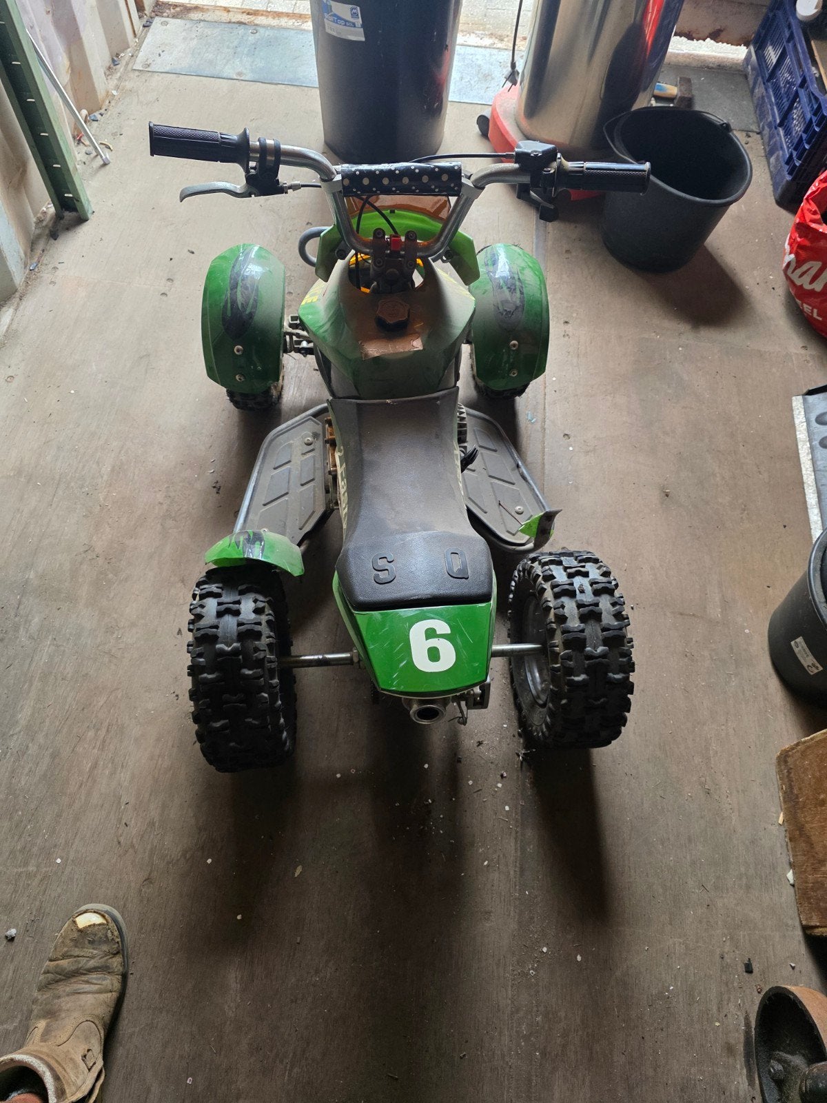 Kinderquad - Opknapper, banden leeg, mist spatbord