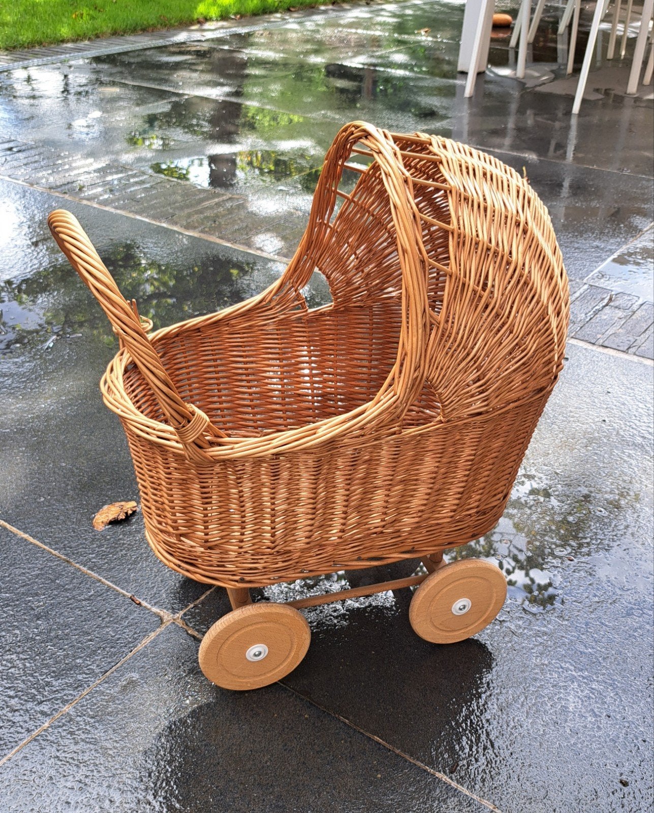 Vintage rieten poppenwagen., Ophalen of Verzenden, Gebruikt, Babypop
