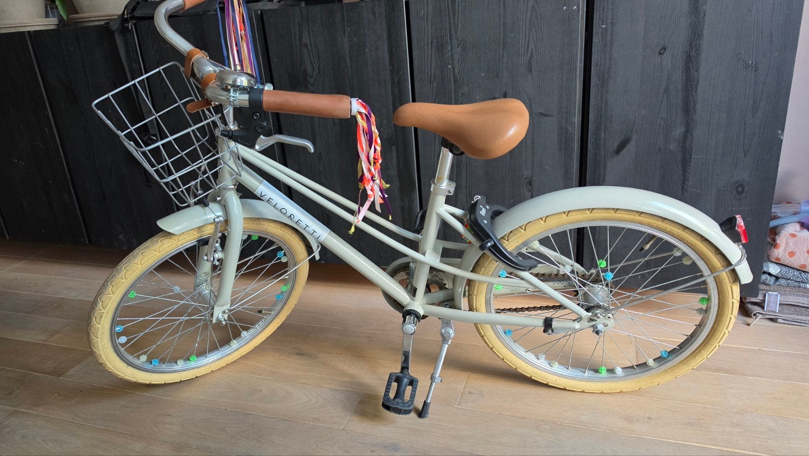 Veloretti Junior Pebble Grey - Kinderfiets 20 inch, Veloretti, Ophalen of Verzenden, Zo goed als nieuw, Terugtraprem