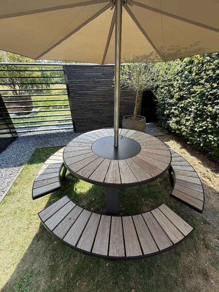 Extremis Pantagruel picknicktafel met grote Inumbra parasol, Waterstad 23, Overige typen, Zo goed als nieuw, Info@lightchange.nl