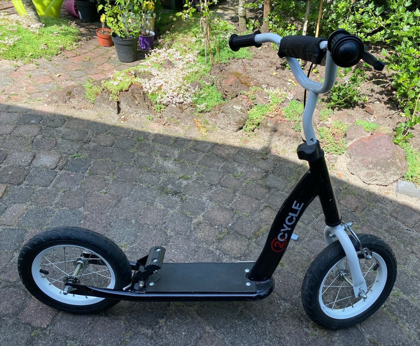 2Cycle Step met Luchtbanden - Zwart/Wit, Fietsen en Brommers, Steps, Ophalen, Gebruikt, Gewone step
