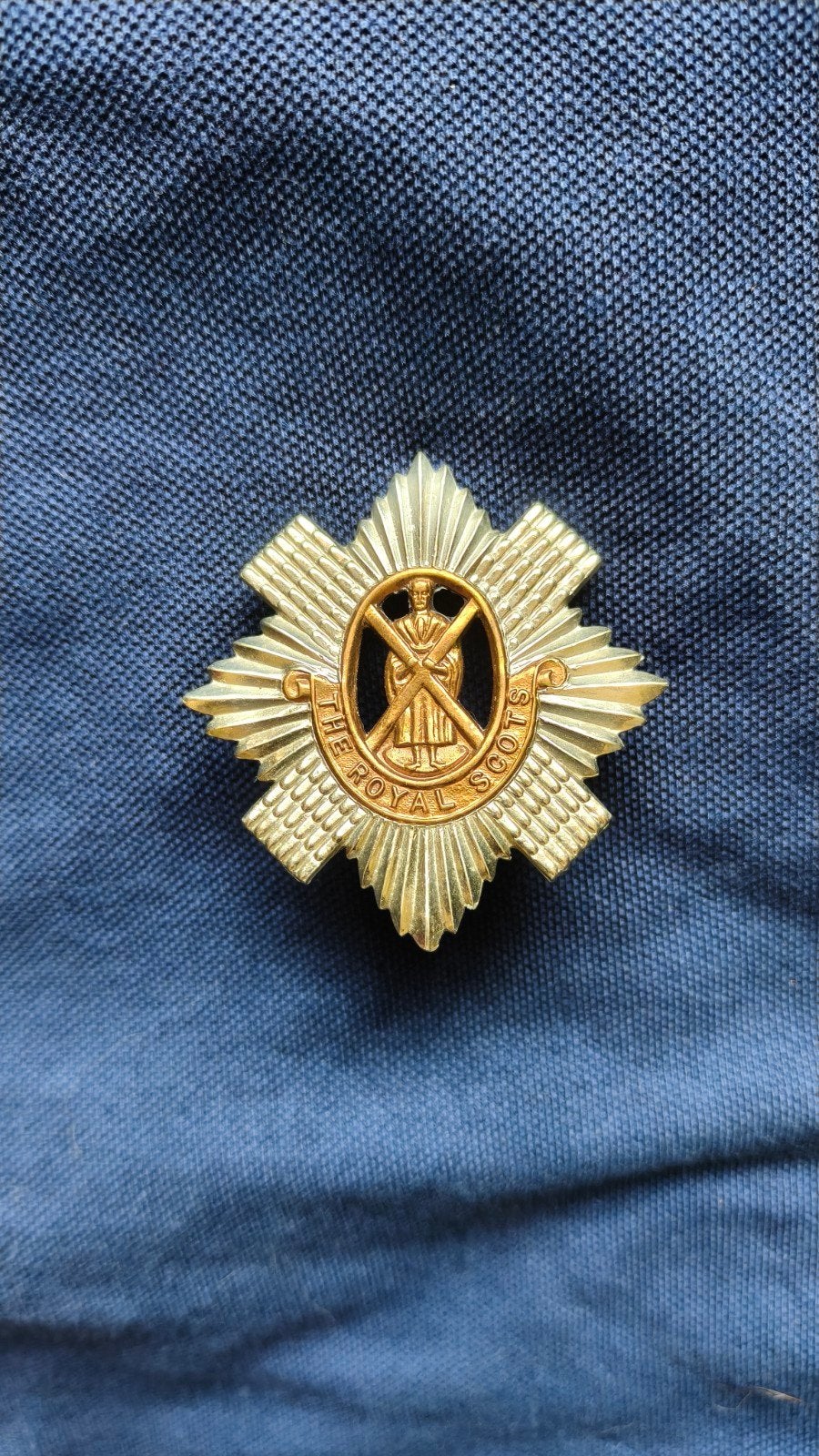Mooie originele WW2 Sergeant capbadge Royal Scots, Ophalen of Verzenden, Landmacht, Engeland, Embleem of Badge