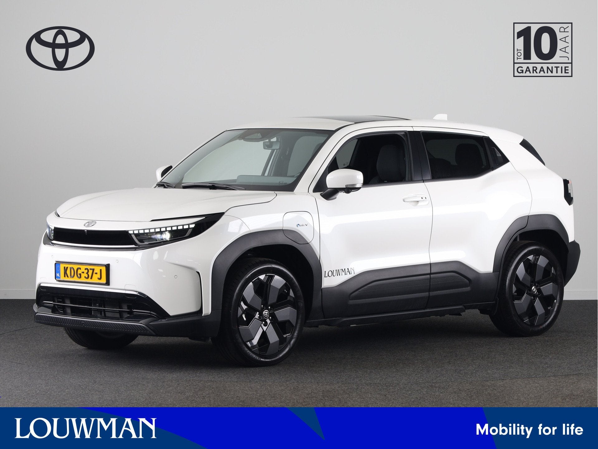 Toyota Urban Cruiser Executive 61 kWh *DEMO* | Panoramadak |, Stof, 44 min, Wit, Origineel Nederlands
