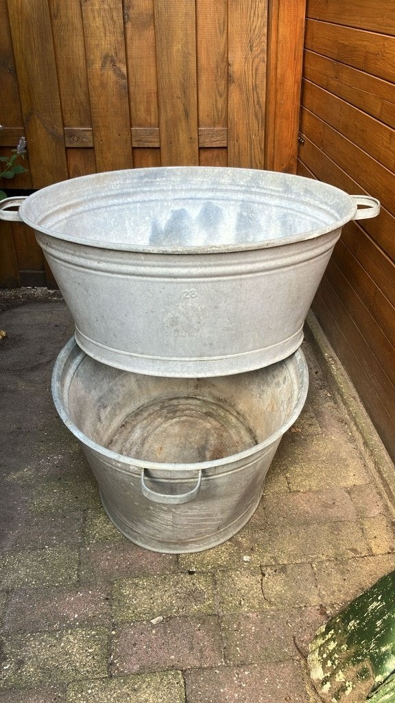 2 grote oude zinken teilen, Ophalen
