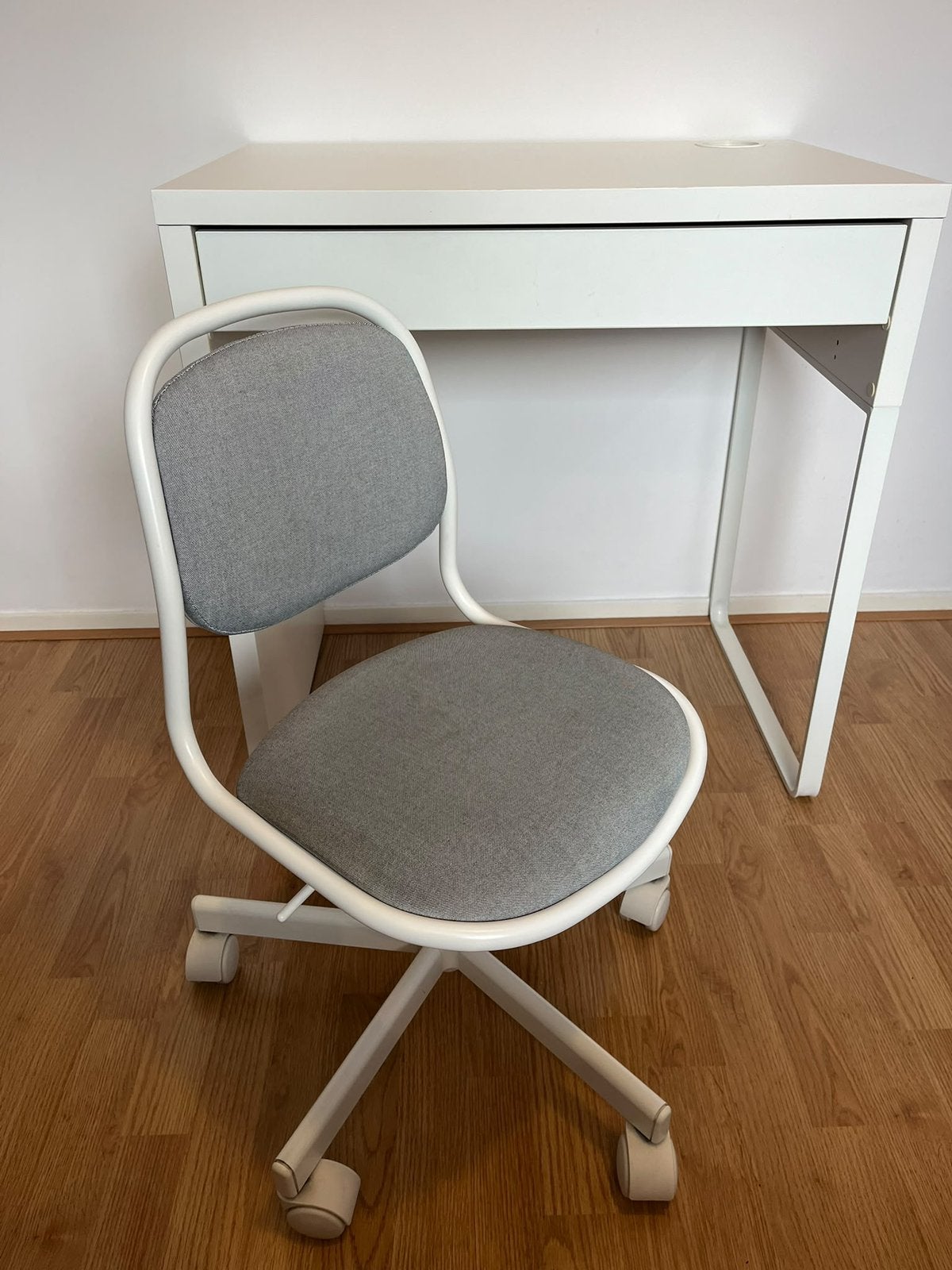 Foto 3 van Bureau en bureaustoel set van Ikea kinderen