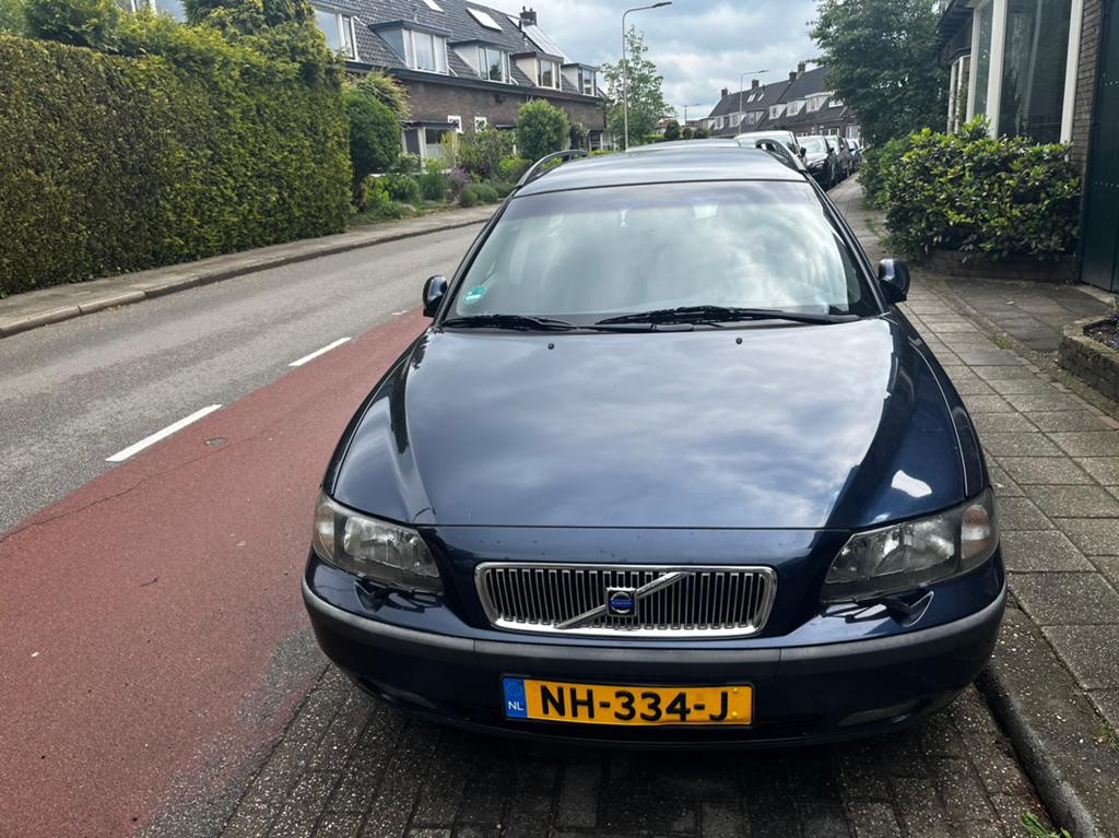 Volvo V70 2.4 170PK AUT 2001 Blauw, 1800 kg, Blauw, Stationwagon, Particulier