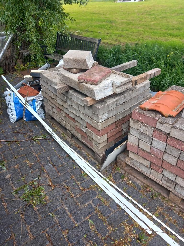 Bk stenen grijs en roodachtig, Ophalen of Verzenden, Beton, Klinkers