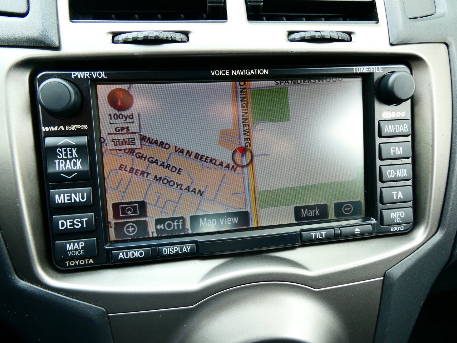 Toyota Yaris 1.3 VVTi Automaat 101pk 2e eig. Clima Navi, 750 kg, Wit, 1329 cc, Bedrijf