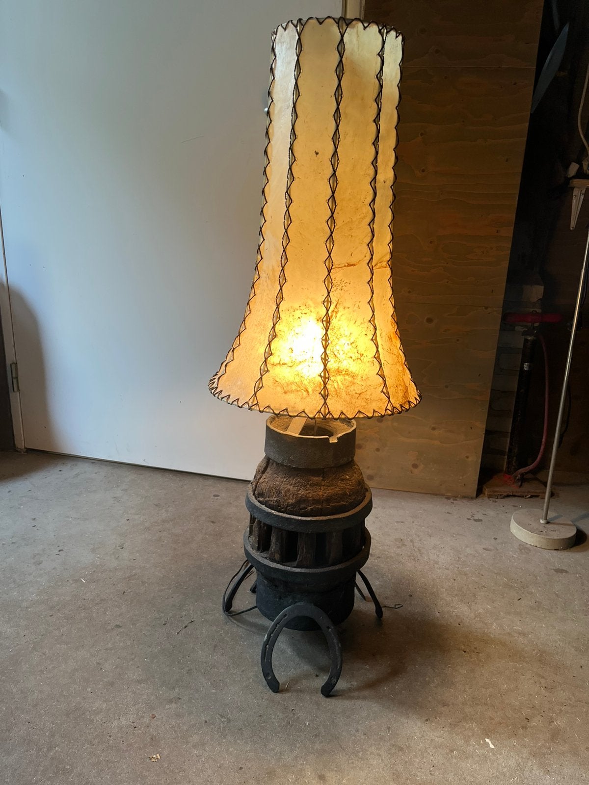 Antieke vloerlamp, Ophalen, Gebruikt, 100 tot 150 cm, Hout