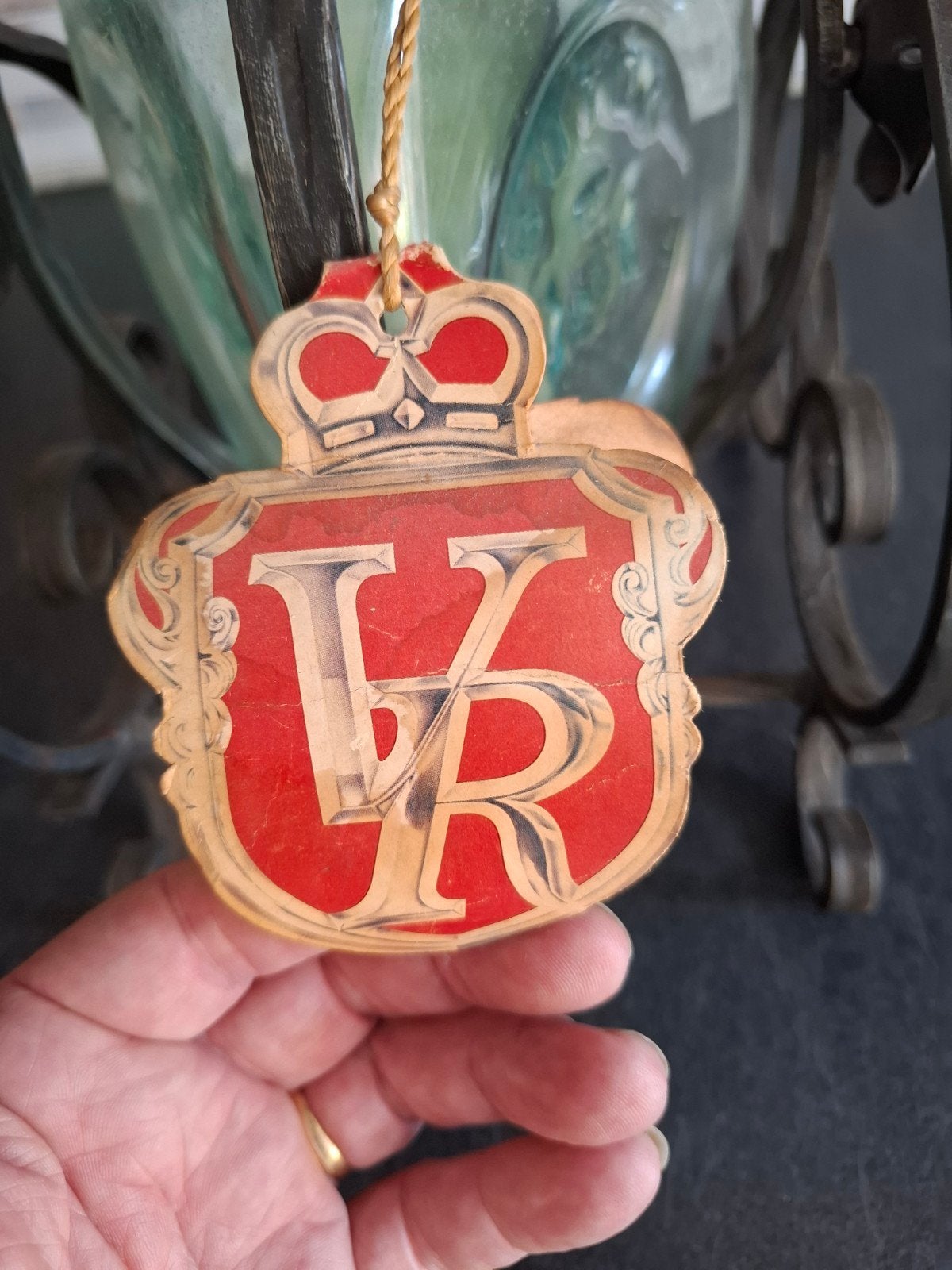 fles,met smeedijzeren houder., Antiek en Kunst, Antiek | Glas en Kristal, Ophalen of Verzenden