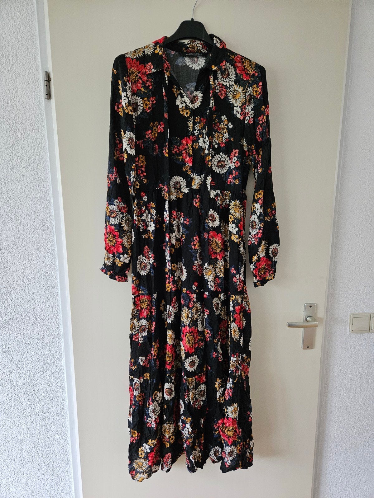 zgan superleuke jurk Zara Denim Collection mt M, Ophalen of Verzenden, Zo goed als nieuw, Zwart, Onder de knie