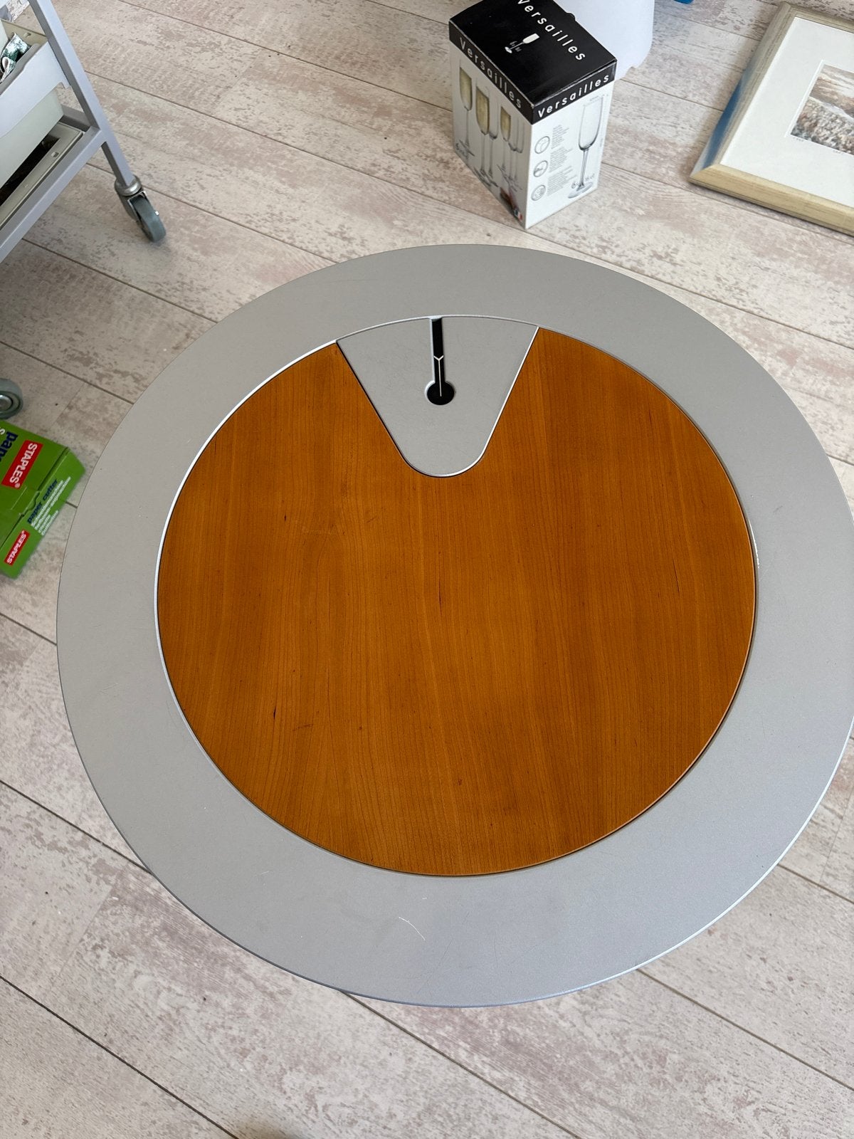 Leolux bijzettafel met kabelmanagement, 50 – 75, Gebruikt, Rond, Overige houtsoorten