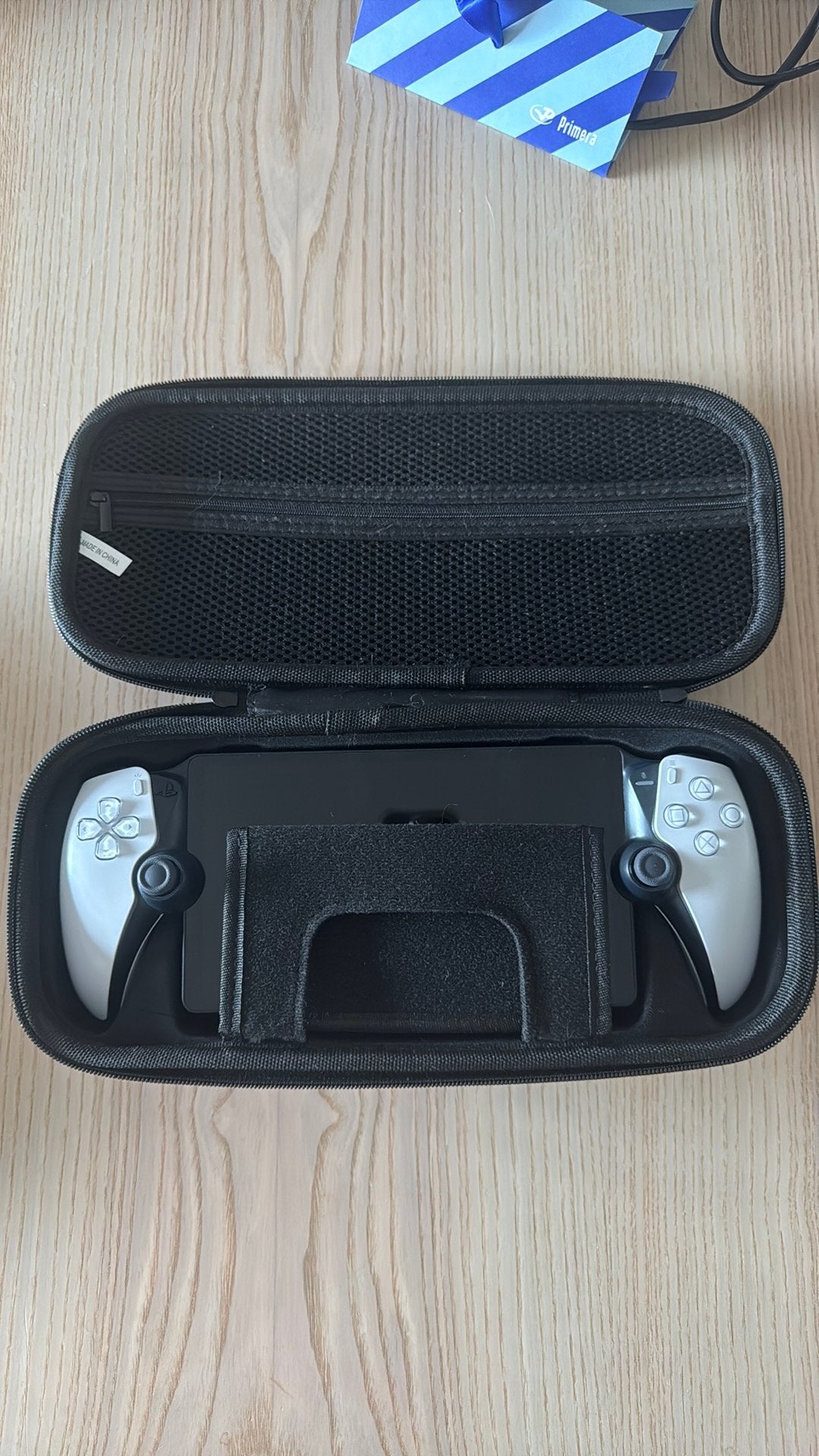Foto 3 van Sony PlayStation Portal Remote Player met case