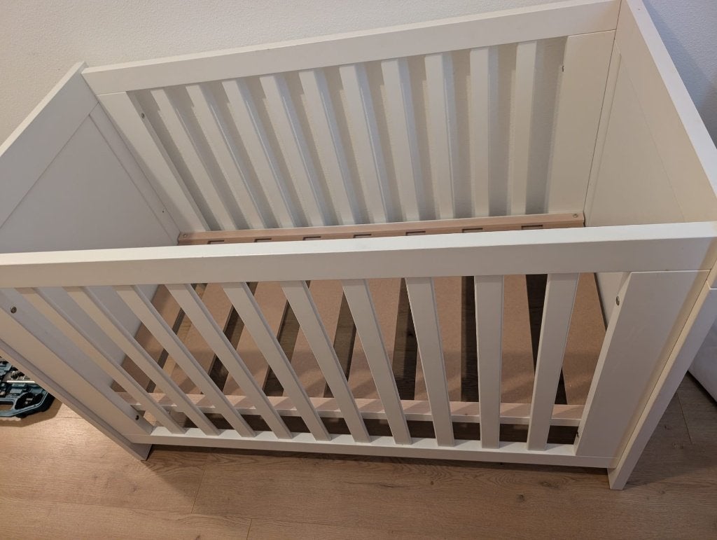 Babybed wit verstelbaar, Ophalen, Zo goed als nieuw, Ledikant