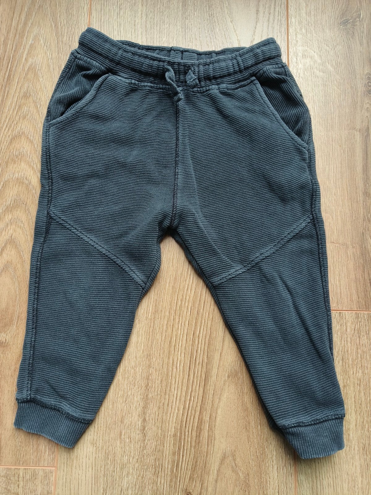 Joggingbroek ribstof grijs Zara maat 92, Kinderen en Baby's, Kinderkleding | Maat 92, Broek, Gebruikt, Ophalen of Verzenden, Zara