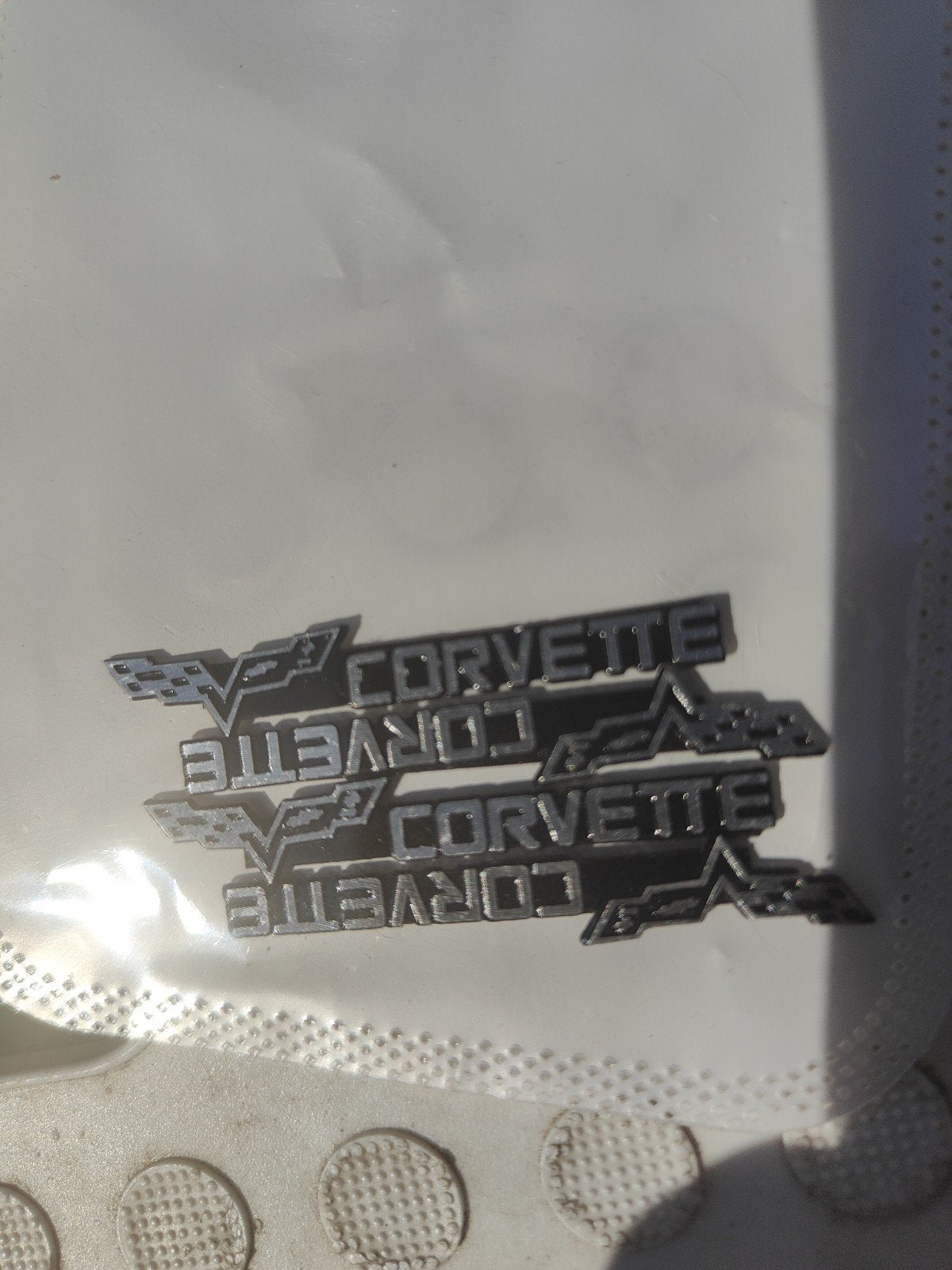 4 metalen Corvette emblemen, Auto diversen, Autostickers, Ophalen of Verzenden