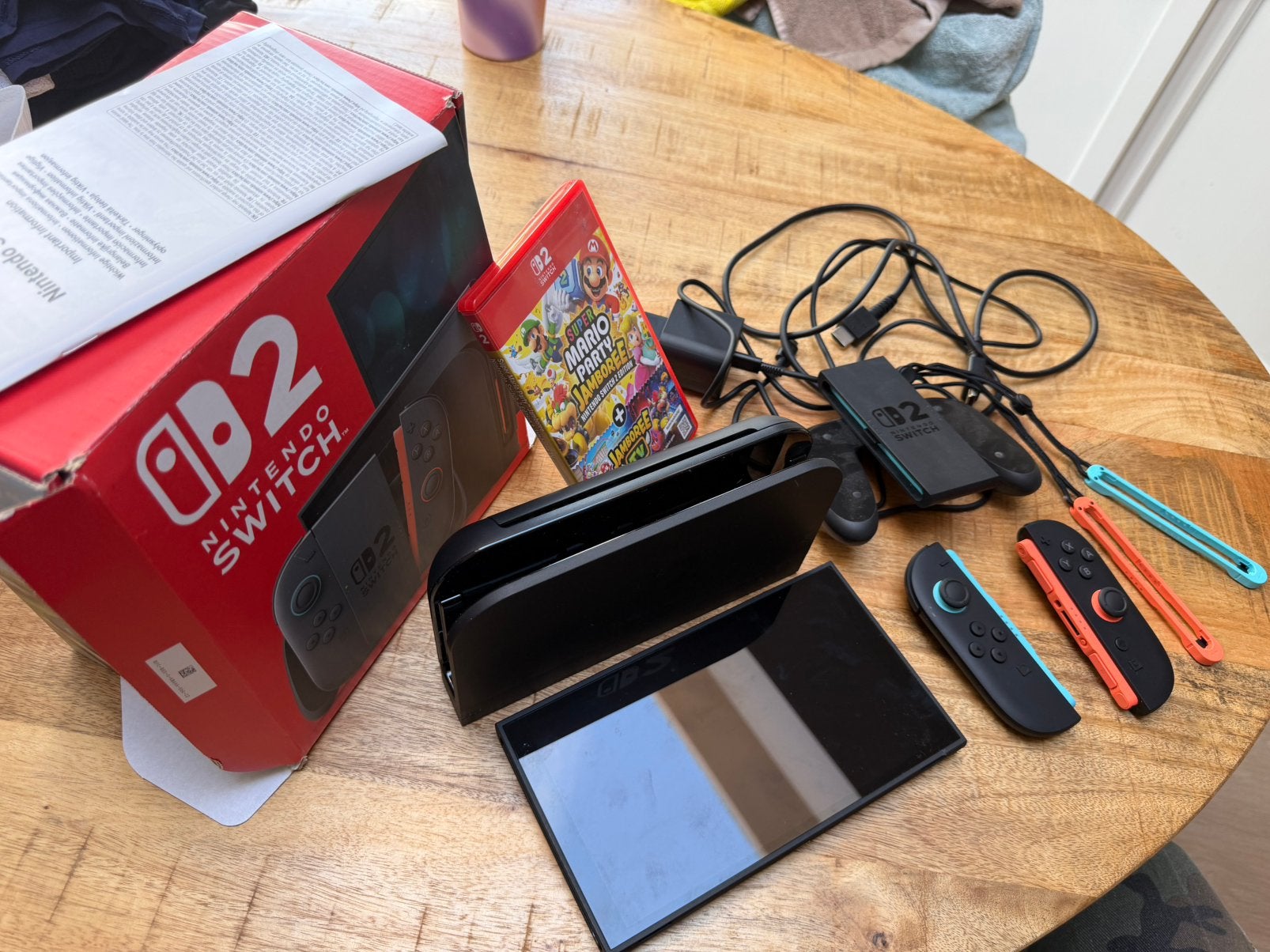 Nintendo switch 2- 2 controllers - 1 game, Spelcomputers en Games, Met games, Met 2 controllers, Ophalen of Verzenden, Zo goed als nieuw