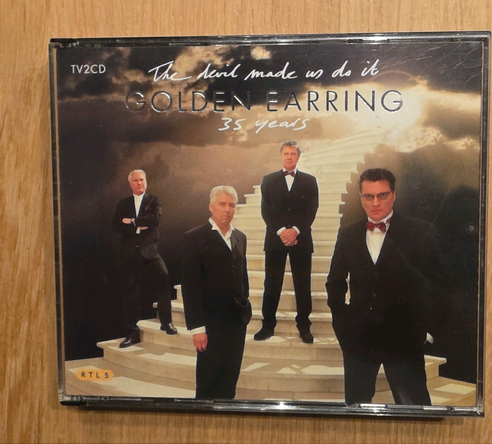 Golden Earring - The Devil Made Us Do It: 35 Years (2CD), Rock, Gebruikt, Ophalen of Verzenden, Verzamelalbum