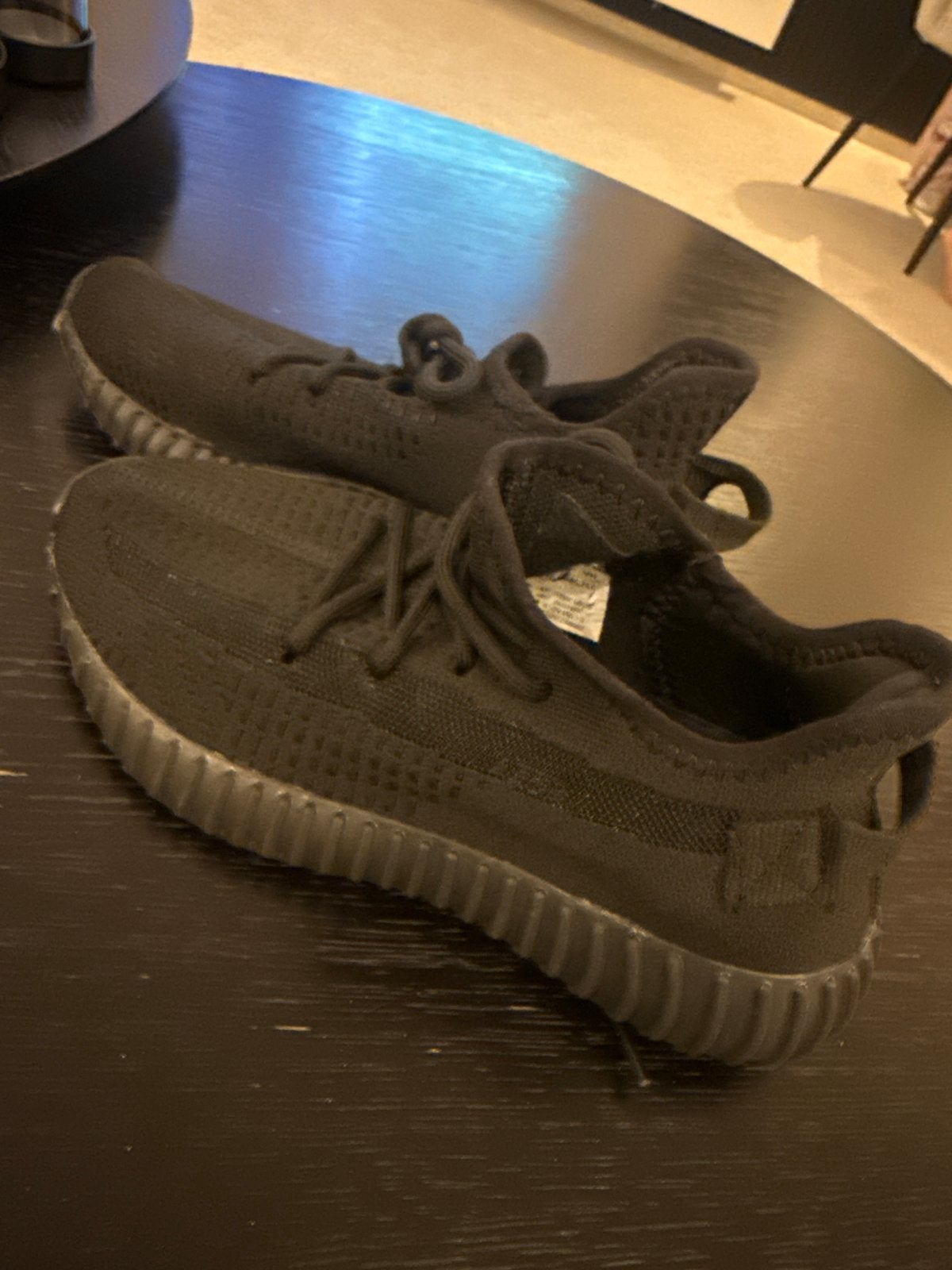 Adidas Yeezy Boost 350 V2 Core Black Red, Ophalen of Verzenden, Gedragen, Zwart, Sneakers of Gympen