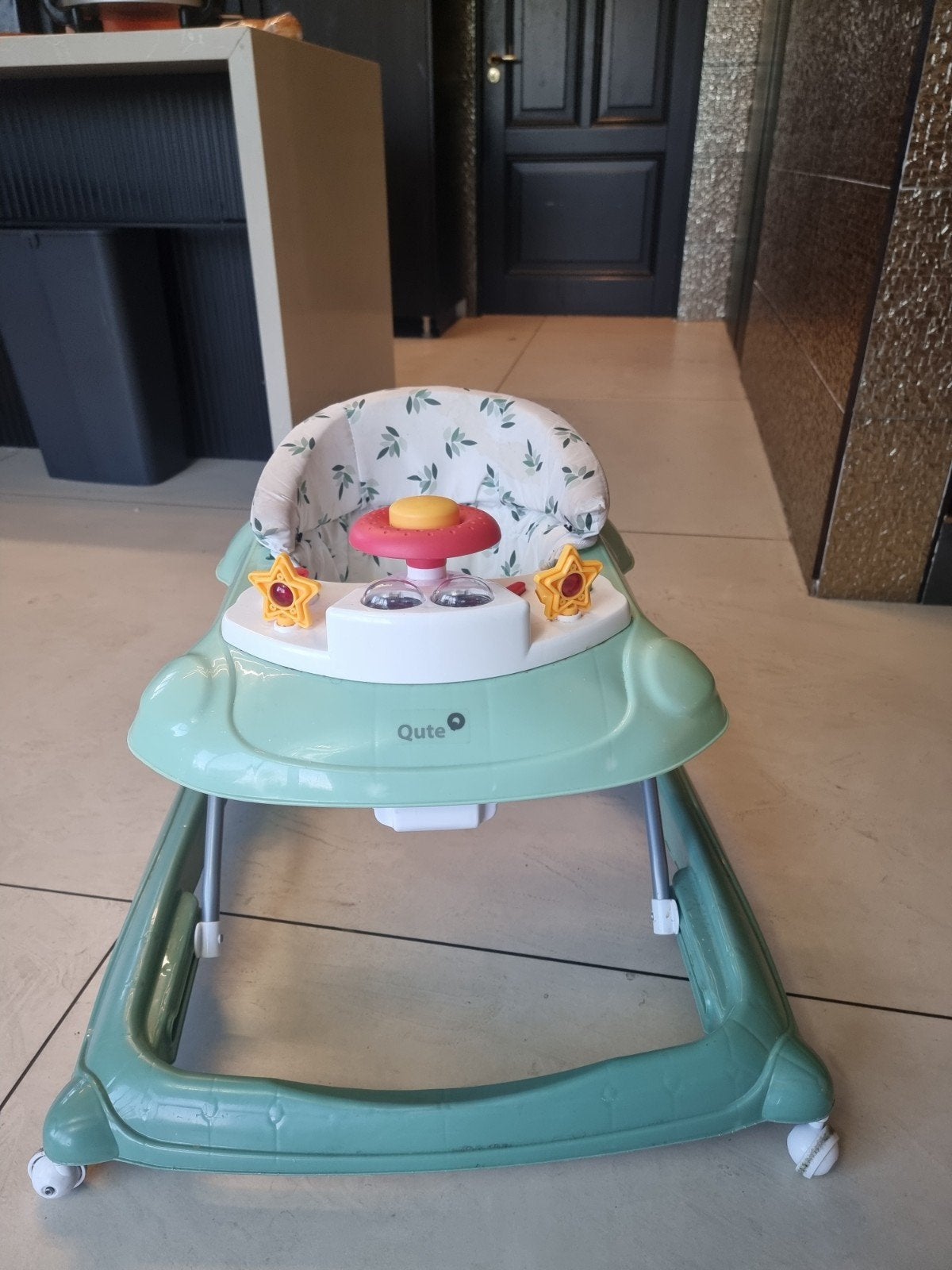 Qute Babywalker - Groen met speelblad, Ophalen, Zo goed als nieuw