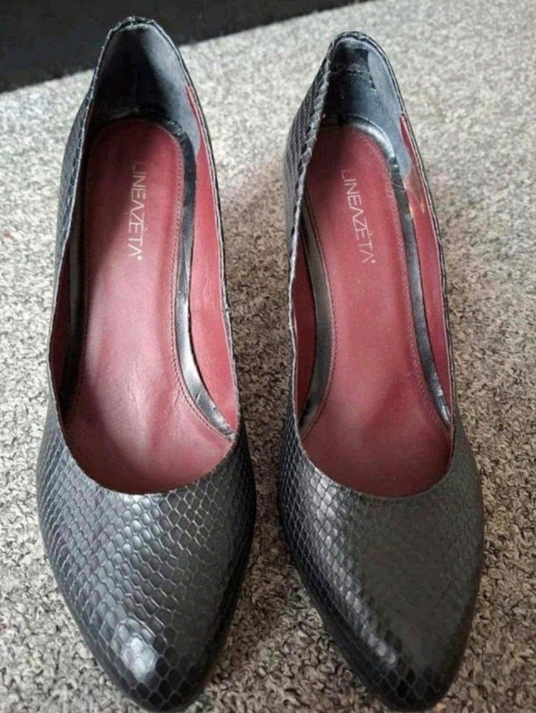 Zwarte pumps met slangenprint en blokhak - Maat 40, Kleding | Dames, Pumps, Zwart, Ophalen of Verzenden, Zo goed als nieuw