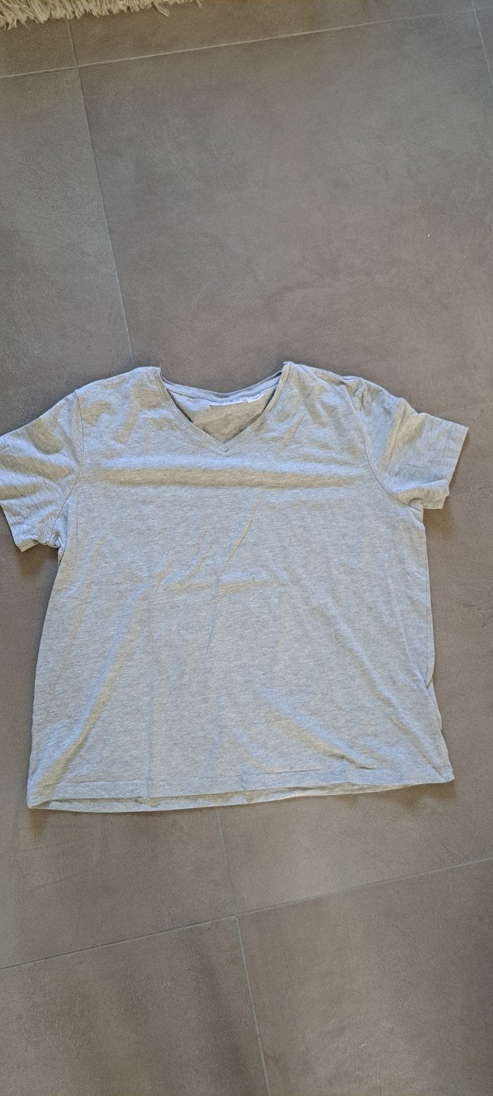 Grijs T-shirt met V-hals van UP2FASHION, maat L, Maat 42/44 (L), Ophalen of Verzenden, UP2FASHION, Korte mouw
