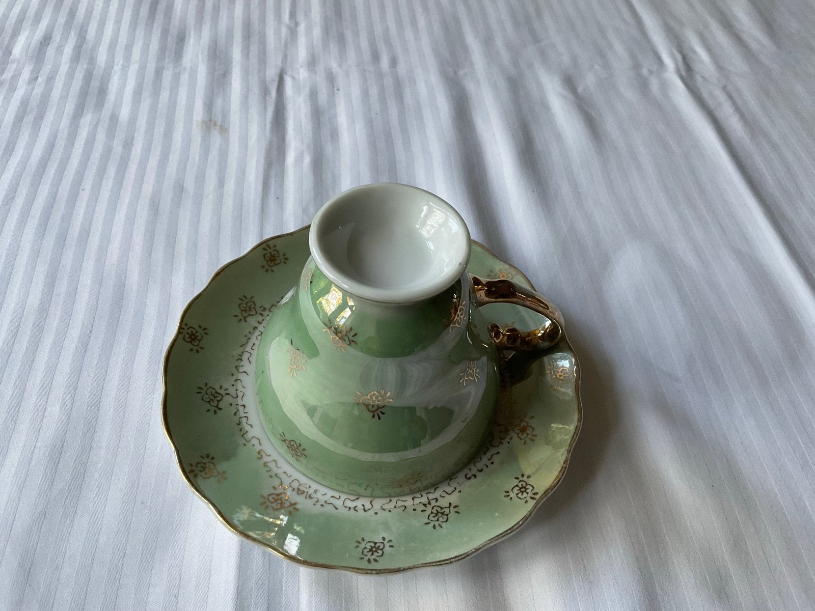 Vintage kopje met schotel - Groen met rozen en goud, Ophalen of Verzenden