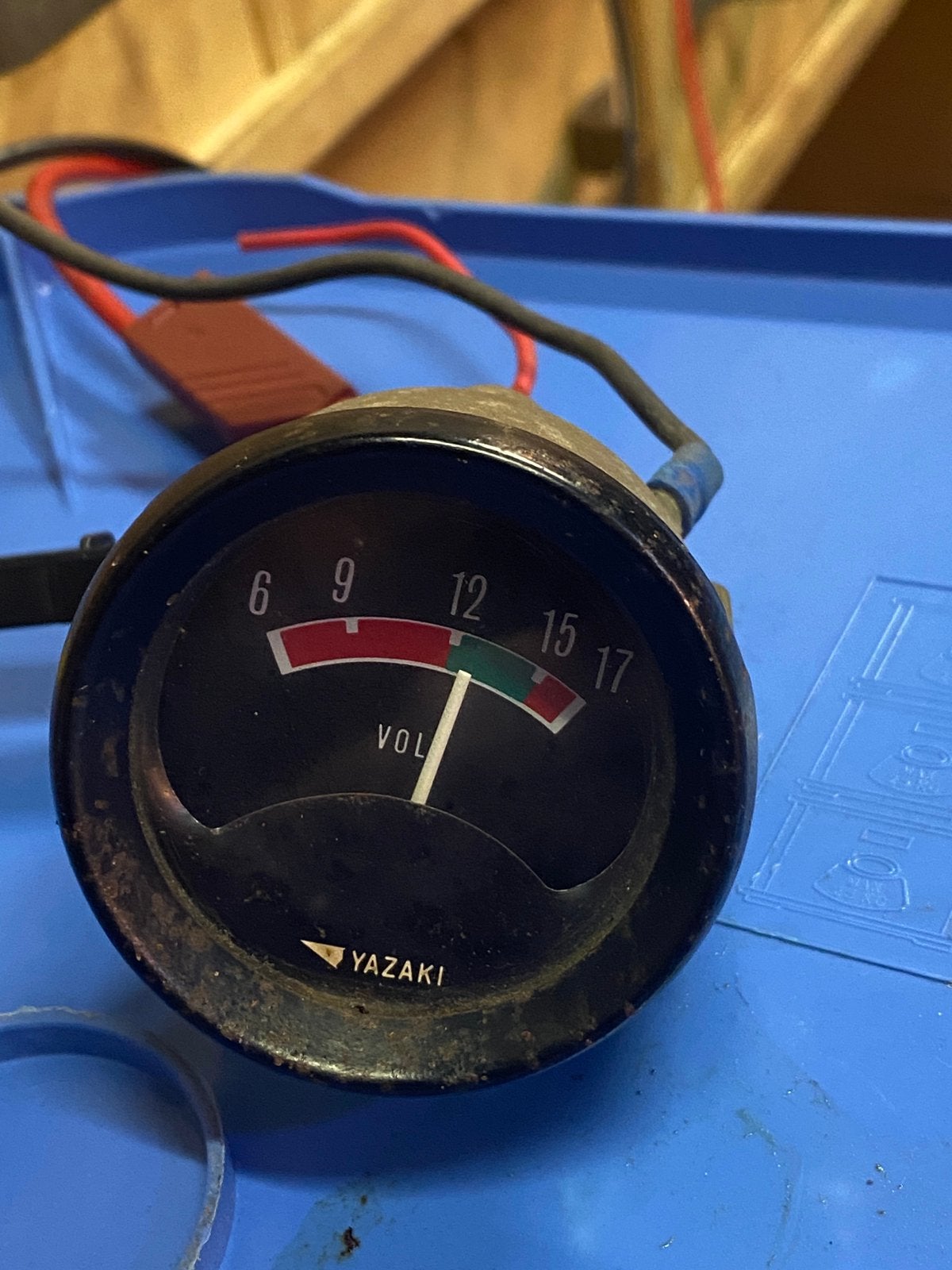 Retro universele voltmeter voor in een oldtimer, Ophalen, Gebruikt