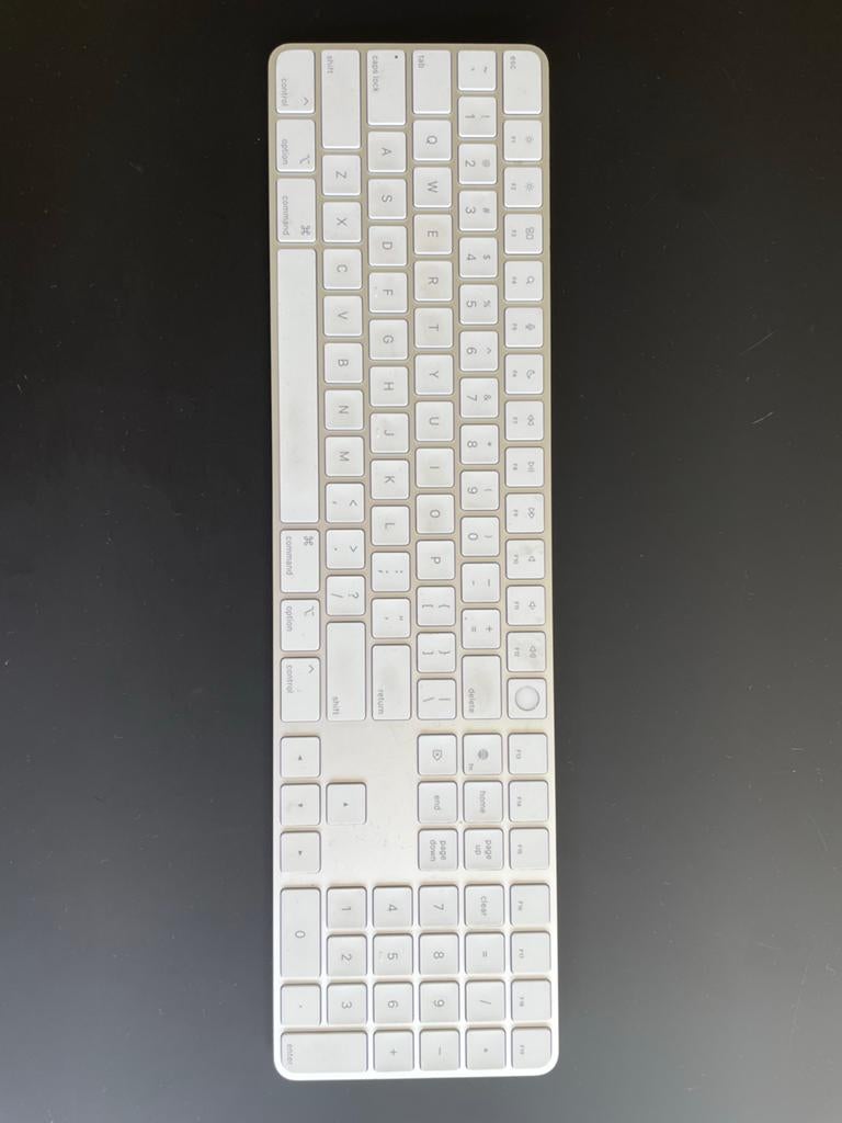 Defect Apple Magic Keyboard met numeriek toetsenblok, Multimediatoetsen, Ophalen of Verzenden, Draadloos, Qwerty