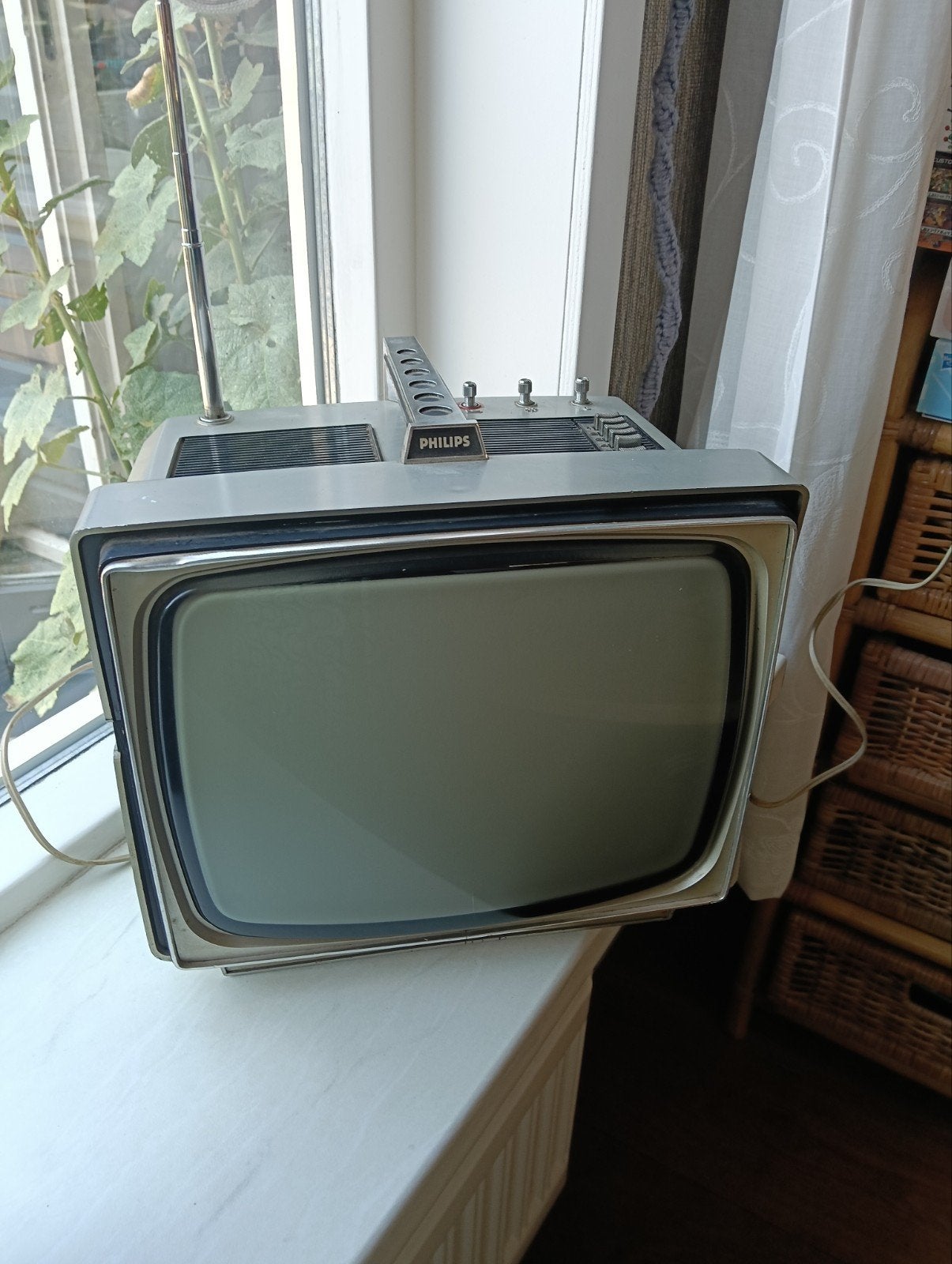 Vintage Philips draagbare zwart-wit televisie retro, Ophalen of Verzenden