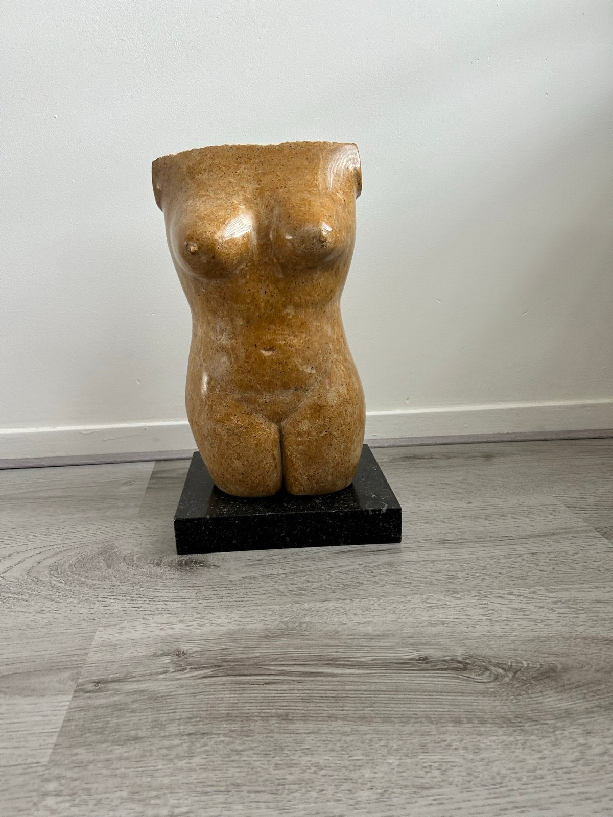 Vrouwentorso op sokkel  van Marmer, Ophalen, 20 - 50 cm, Beeld, Beige