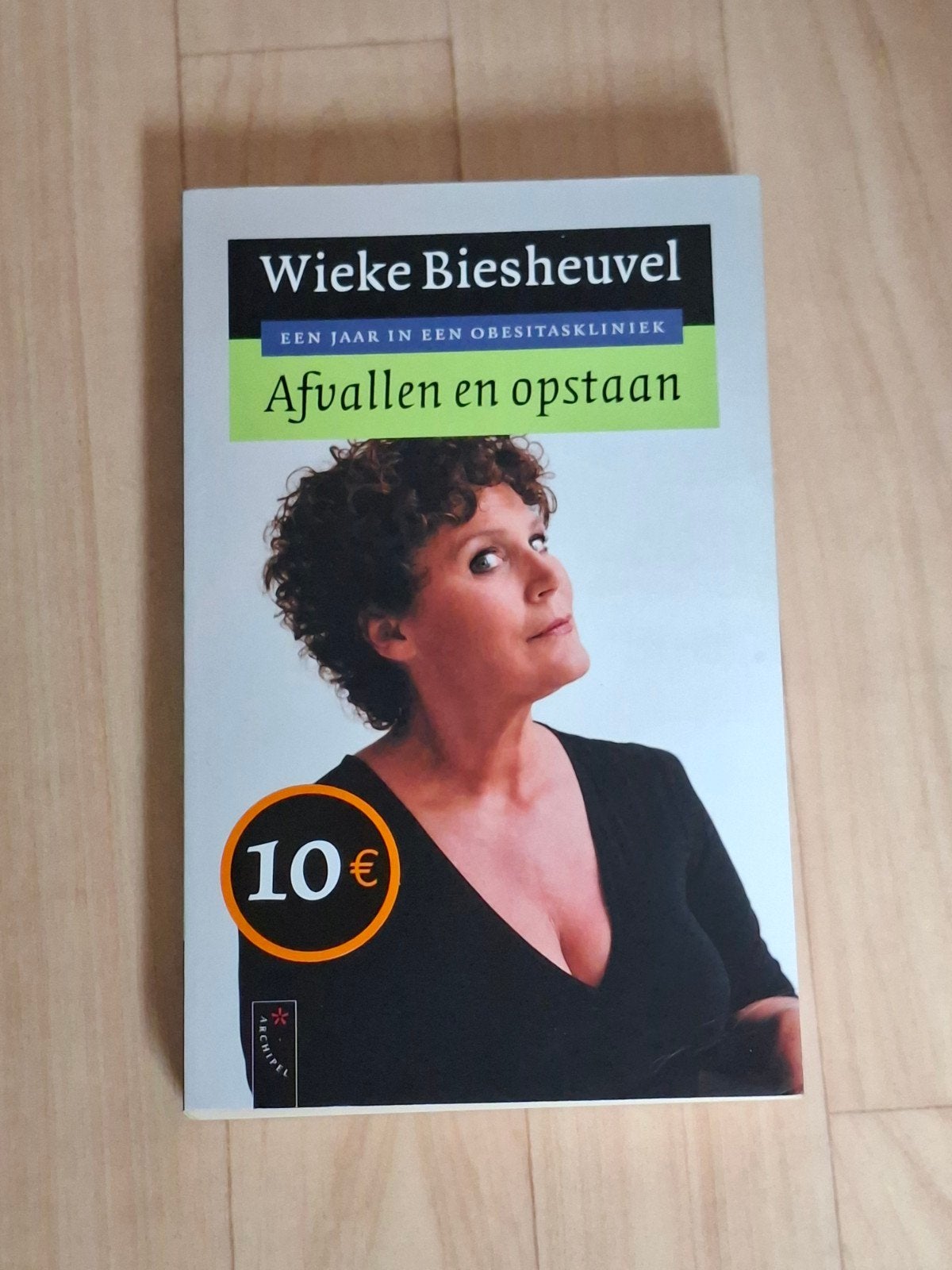 GESIGNEERD Afvallen en opstaan, Wieke Biesheuvel., Ophalen of Verzenden, Gelezen