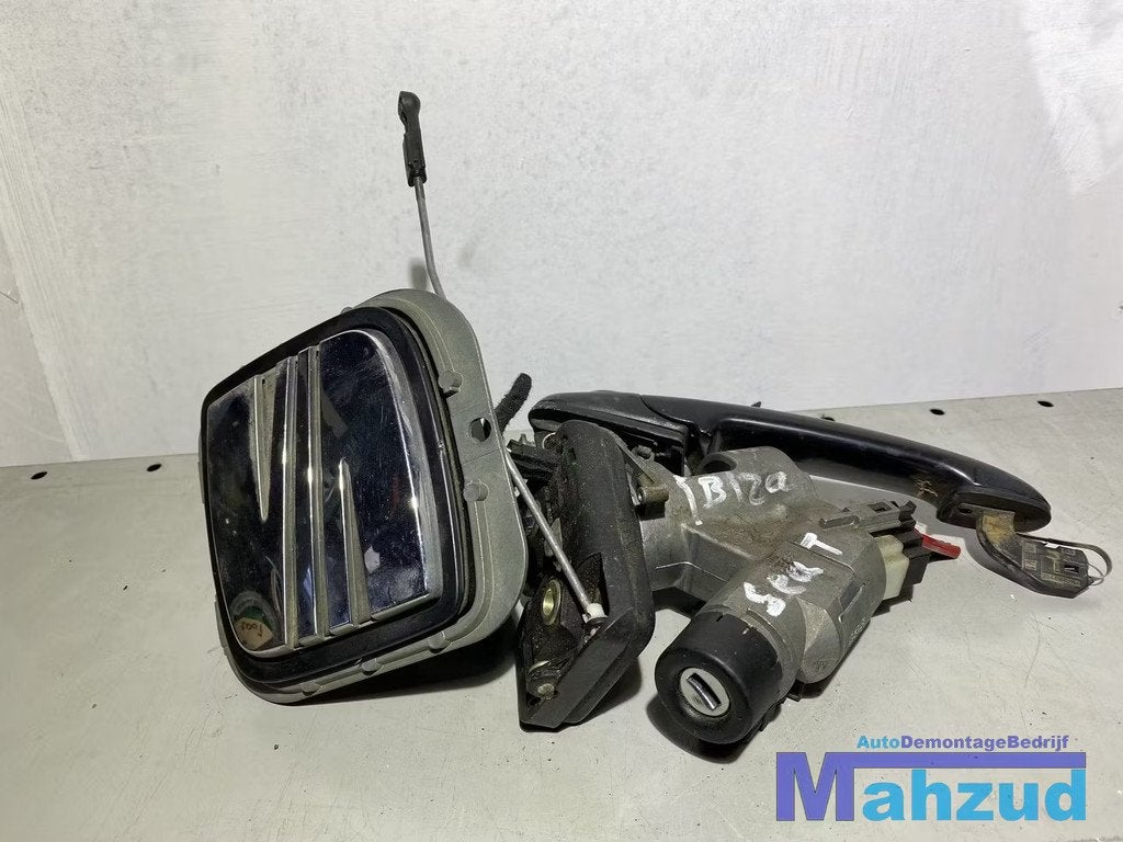 SEAT IBIZA Contactslot set met 1 sleutel, Gebruikt, Autovia A-2, Km 585 585
08760  Martorell, ES, Ophalen of Verzenden, SEAT S.A.
