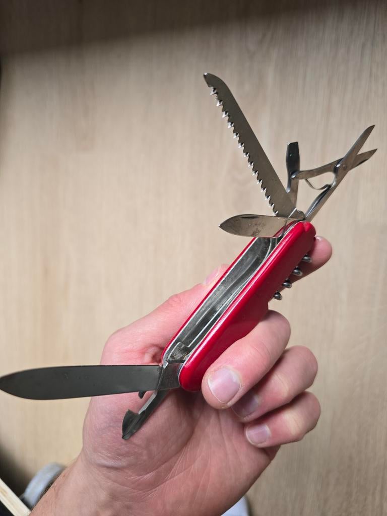 Victorinox zakmes met 15 functies - Gebruikt, vlijmscherp, Ophalen of Verzenden, Gebruikt