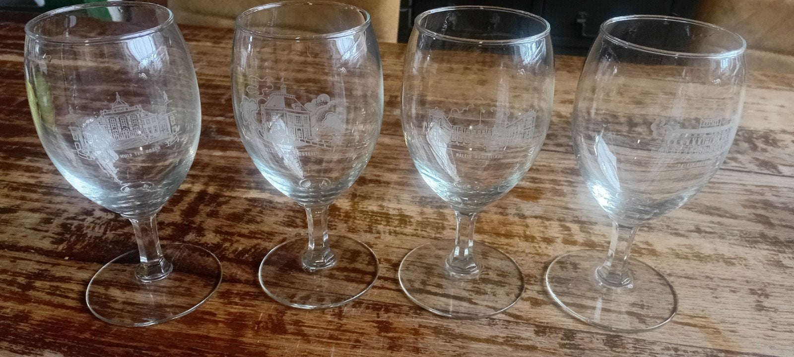4 wijnglazen met paleizen, Verzamelen, Ophalen of Verzenden, Zo goed als nieuw, Overige typen