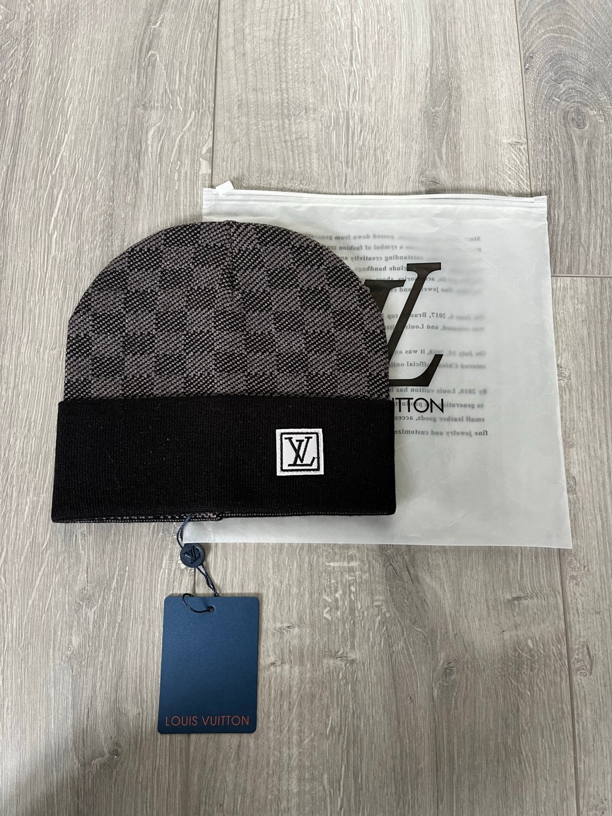 Zwarte muts met LV patroon - Nieuw en ongedragen, Verzenden, Nieuw, One size fits all, Hoed