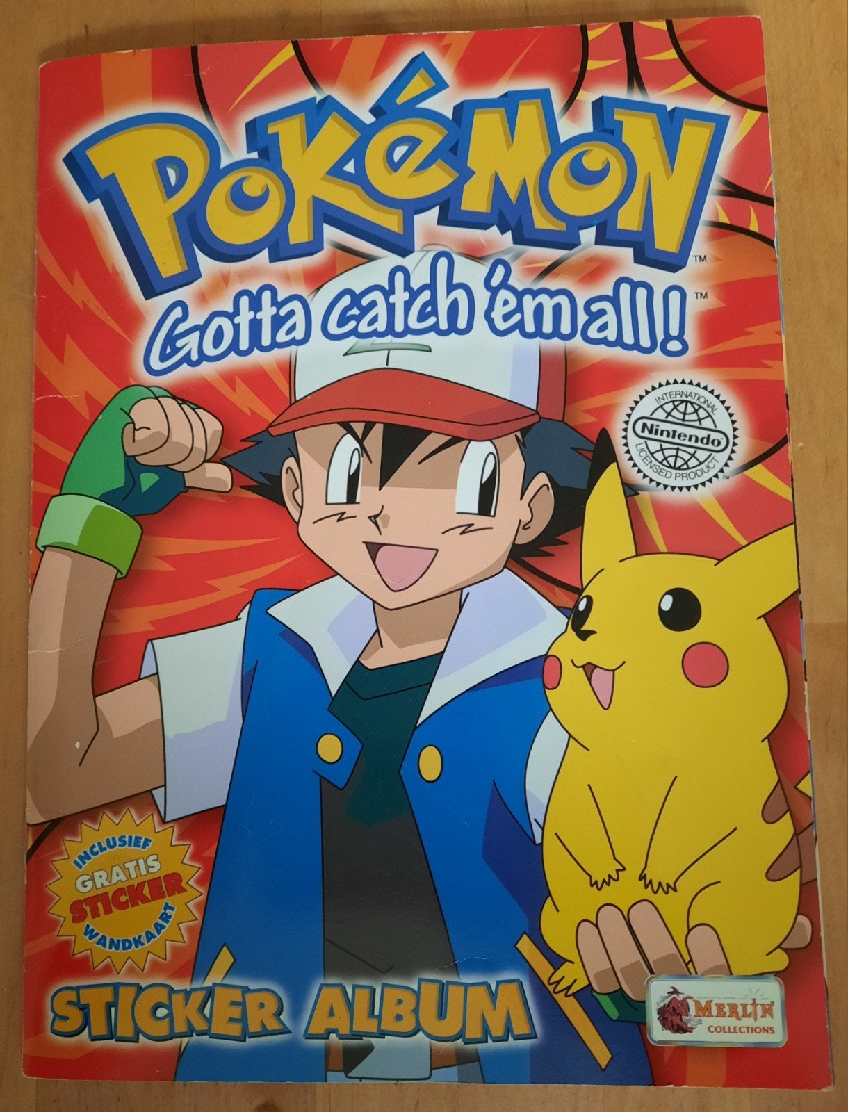 Compleet Pokémon sticker album - INCLUSIEF WANDKAART, Ophalen of Verzenden, Zo goed als nieuw