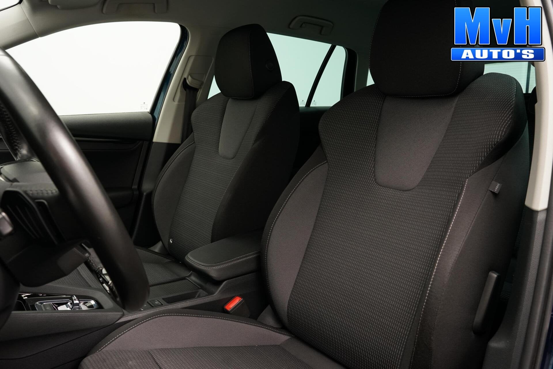 Skoda Octavia Combi 1.4 TSI PHEV Business|TREKHAAK|STOEL.VW, Auto's, Gebruikt, Euro 6, Met garantie (alle), Blauw