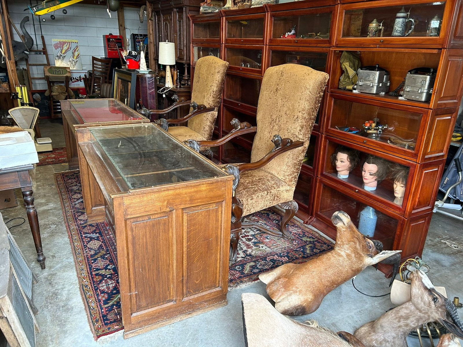 2 Antieke Toonbanken met Glazen Vitrine, Ophalen
