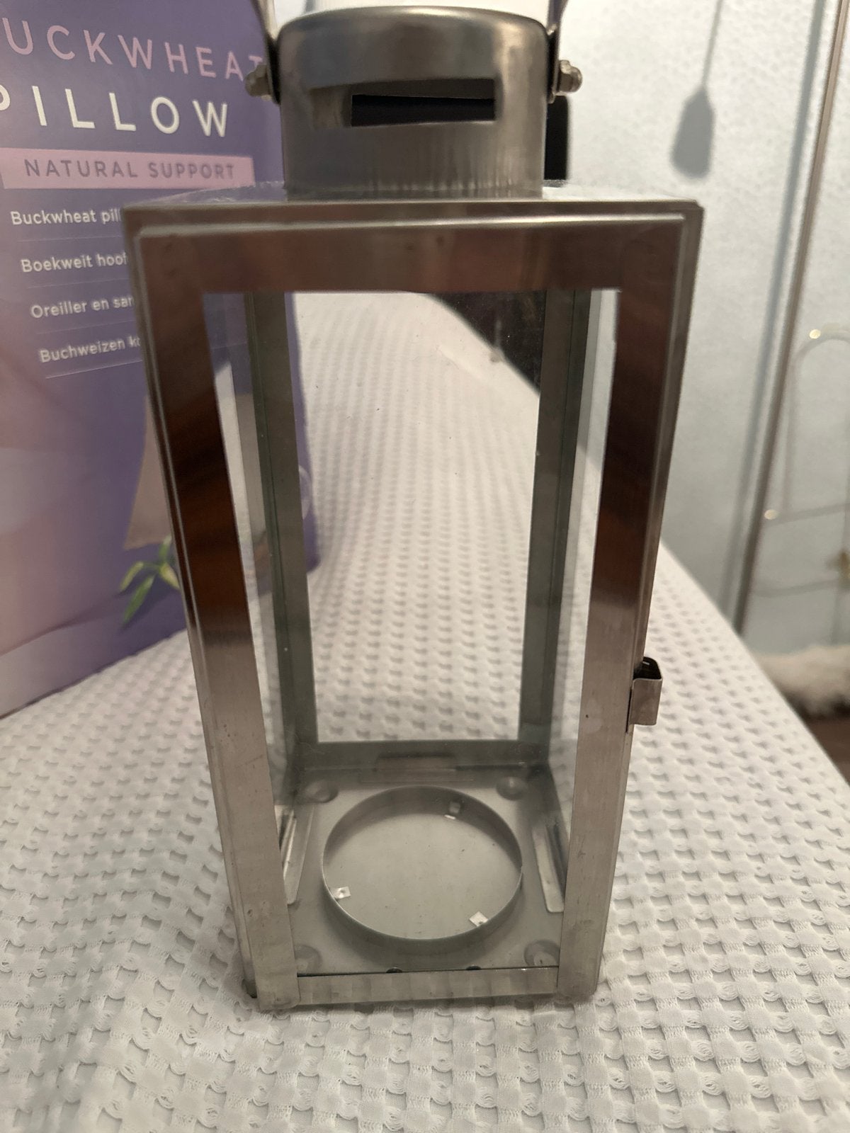 Metalen lantaarn - Zilverkleurig - 25 cm hoog, Huis en Inrichting, Woonaccessoires | Kandelaars en Kaarsen, Ophalen, Zo goed als nieuw