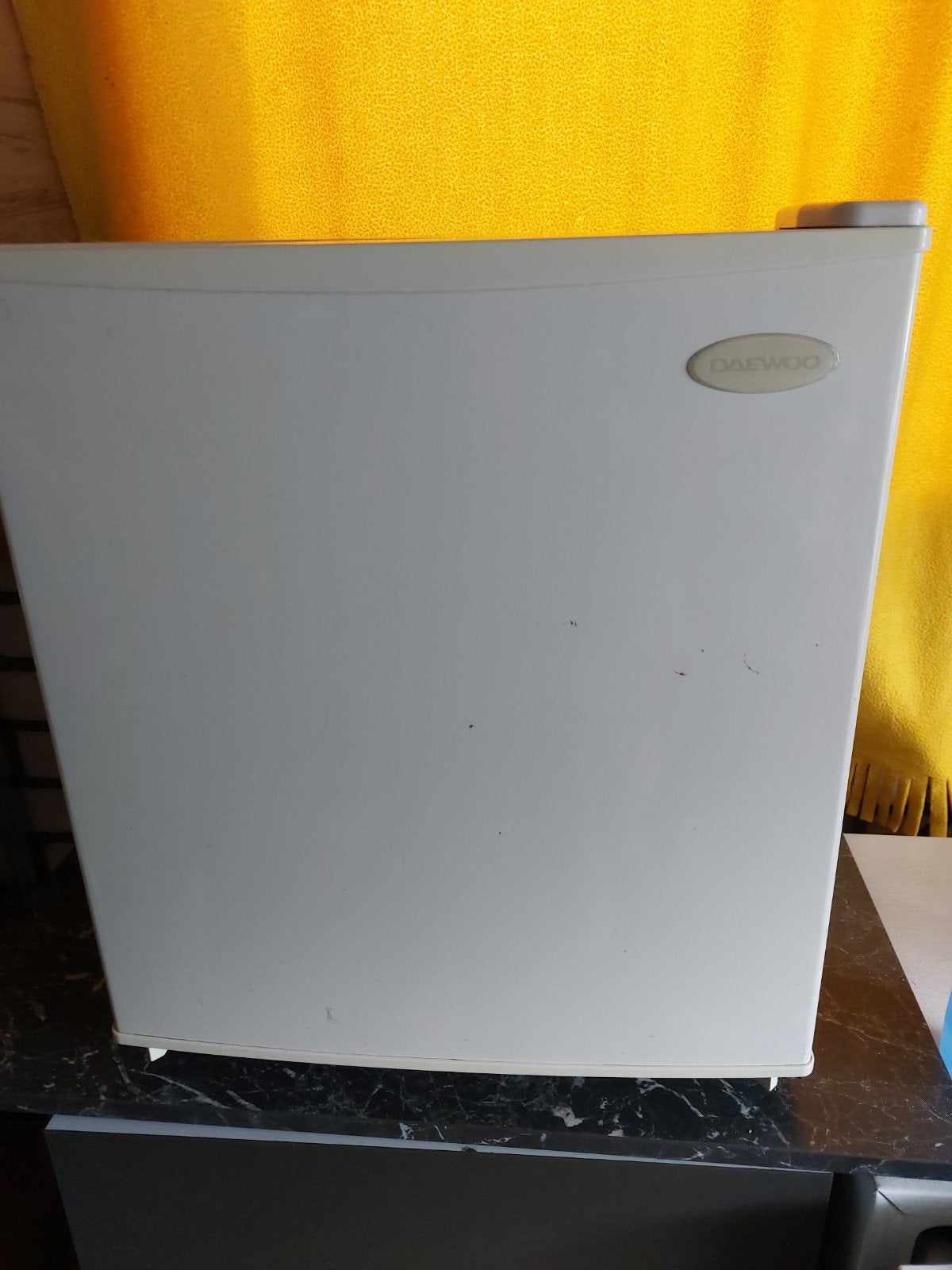 Compacte Daewoo Koelkast FR-061 met Vriesvak, Ophalen, Gebruikt, Minder dan 75 liter, Met vriesvak
