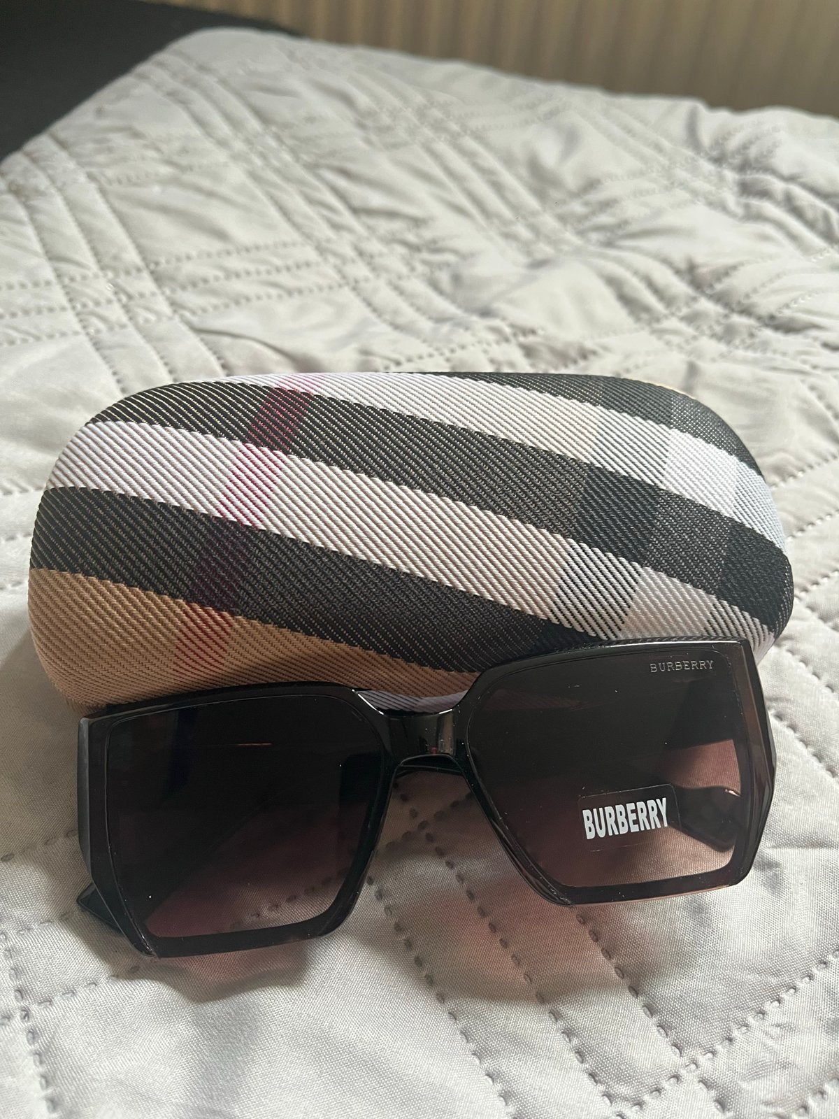 Burberry Zonnebril met Etui, Sieraden, Tassen en Uiterlijk, Overige merken, Zonnebril, Bruin, Ophalen of Verzenden