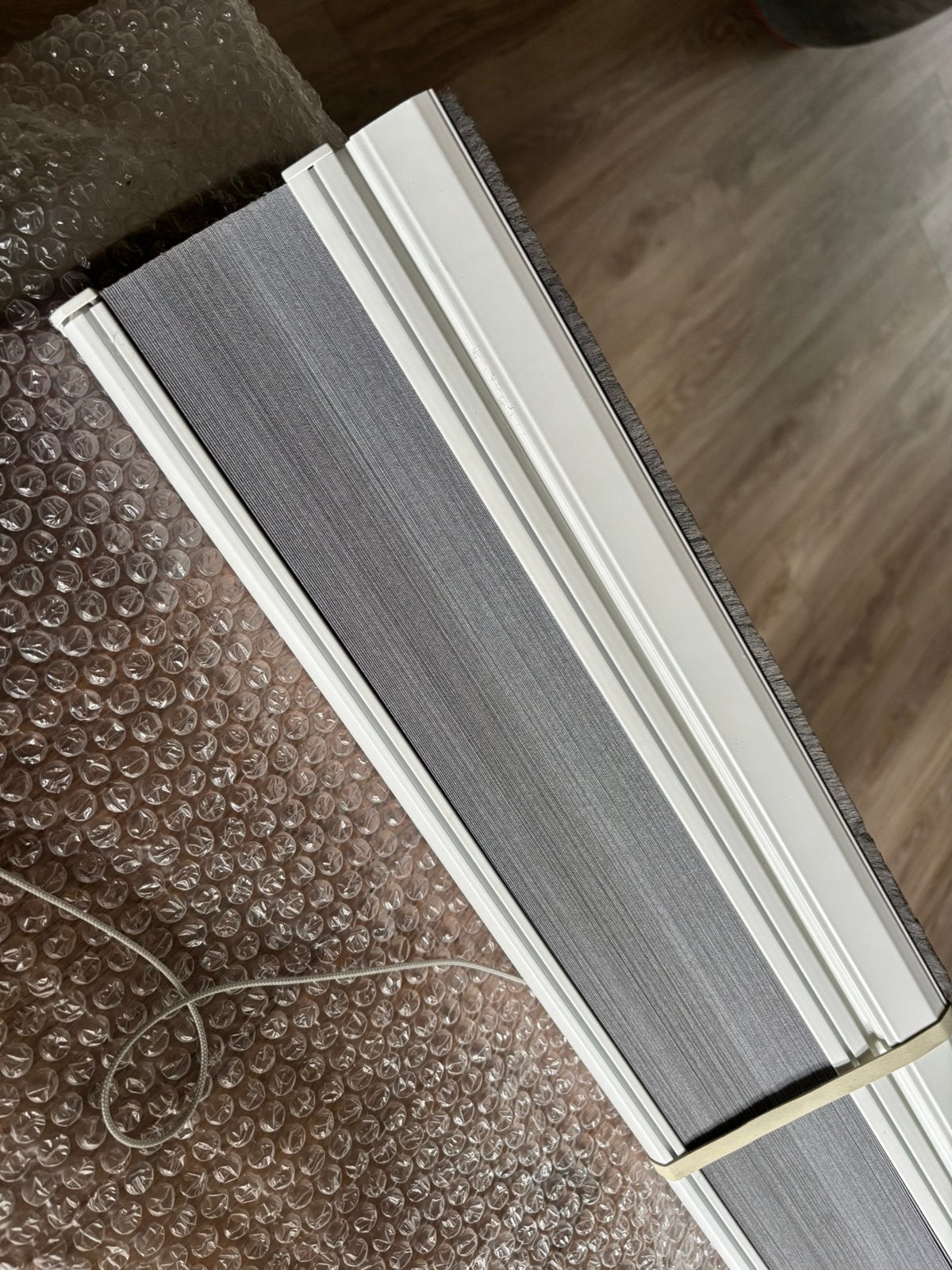 Duette Shade Luxaflex 84,4 x 224,6 lichtgrijs, Huis en Inrichting, Overige materialen, Ophalen of Verzenden, Zo goed als nieuw