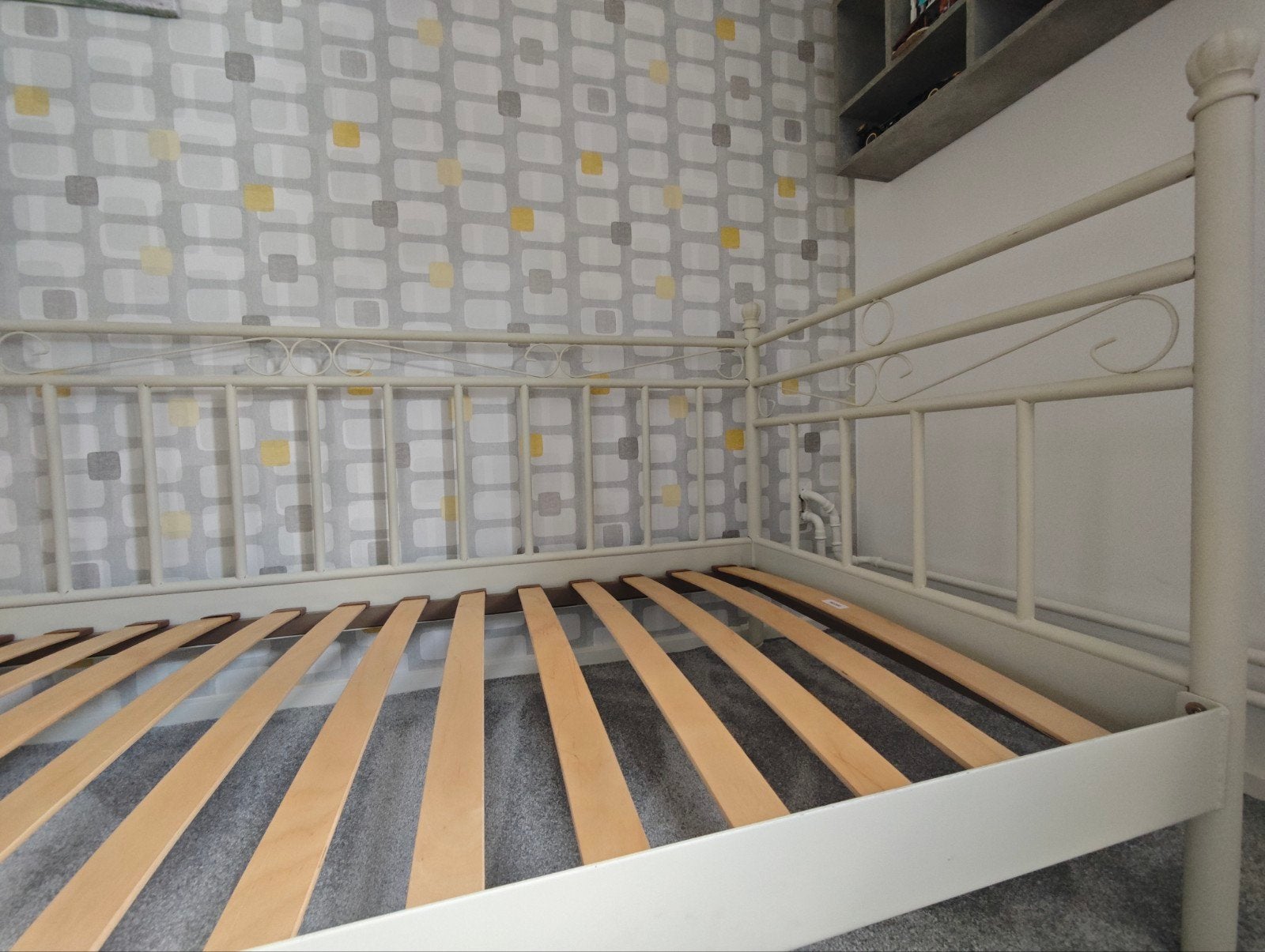 Wit metalen bedframe met lattenbodem - 90x200 cm, Huis en Inrichting, Slaapkamer | Bedden, Ophalen, Gebruikt, 90 cm, Eenpersoons